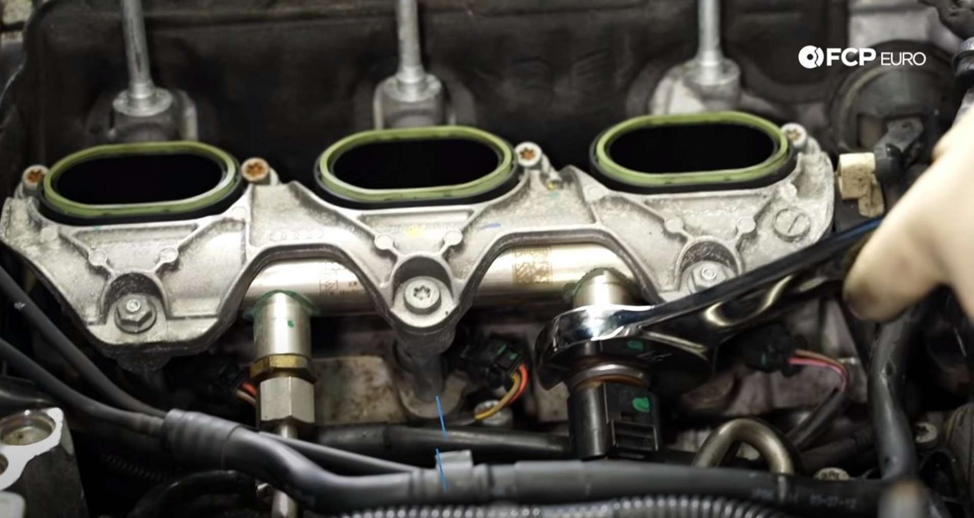 DIY Audi 3.0T PCV/AOS Replacement installing the fuel pressure sensor