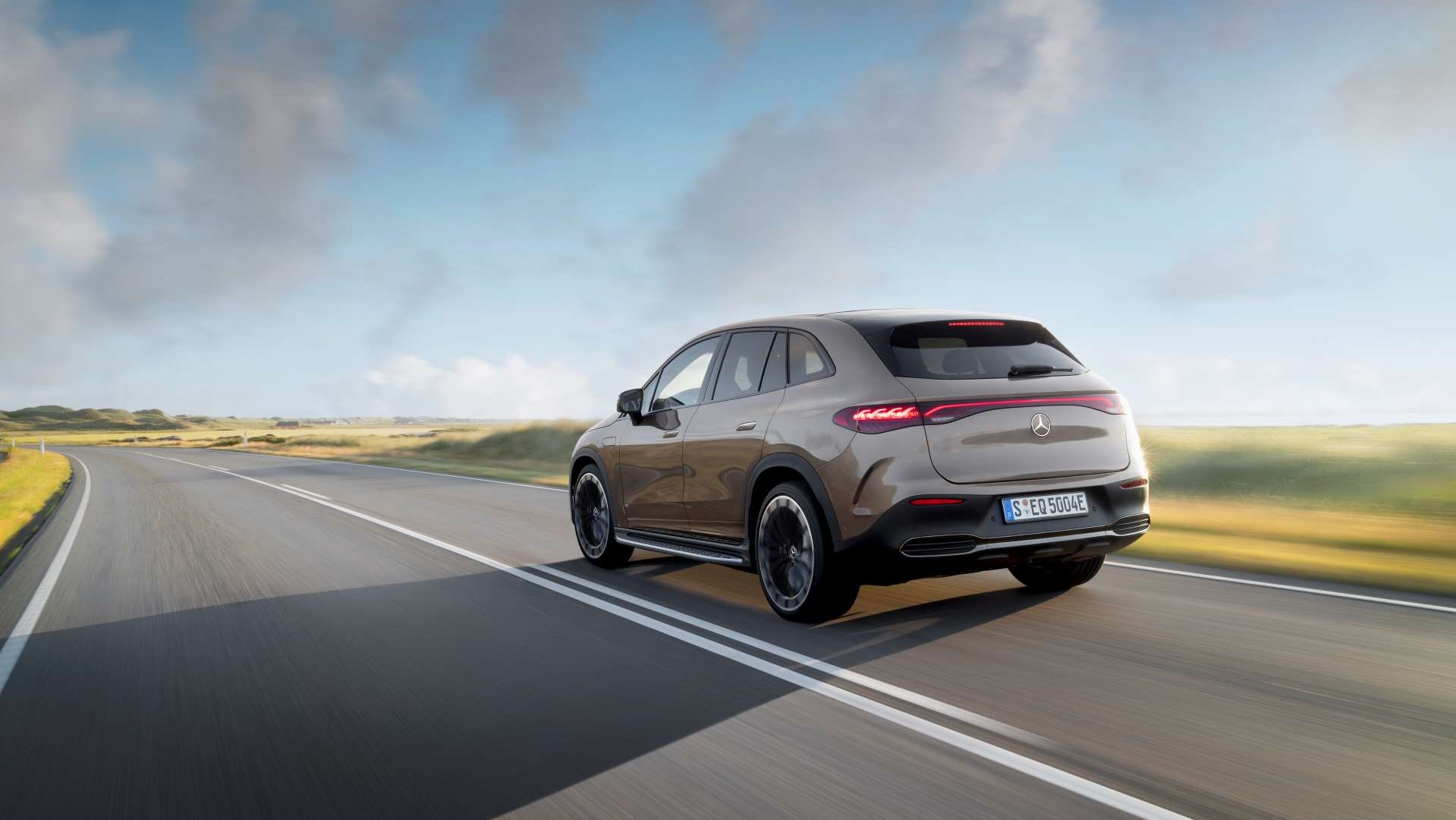 Mercedes Benz EQE SUV rear 2023 EVs