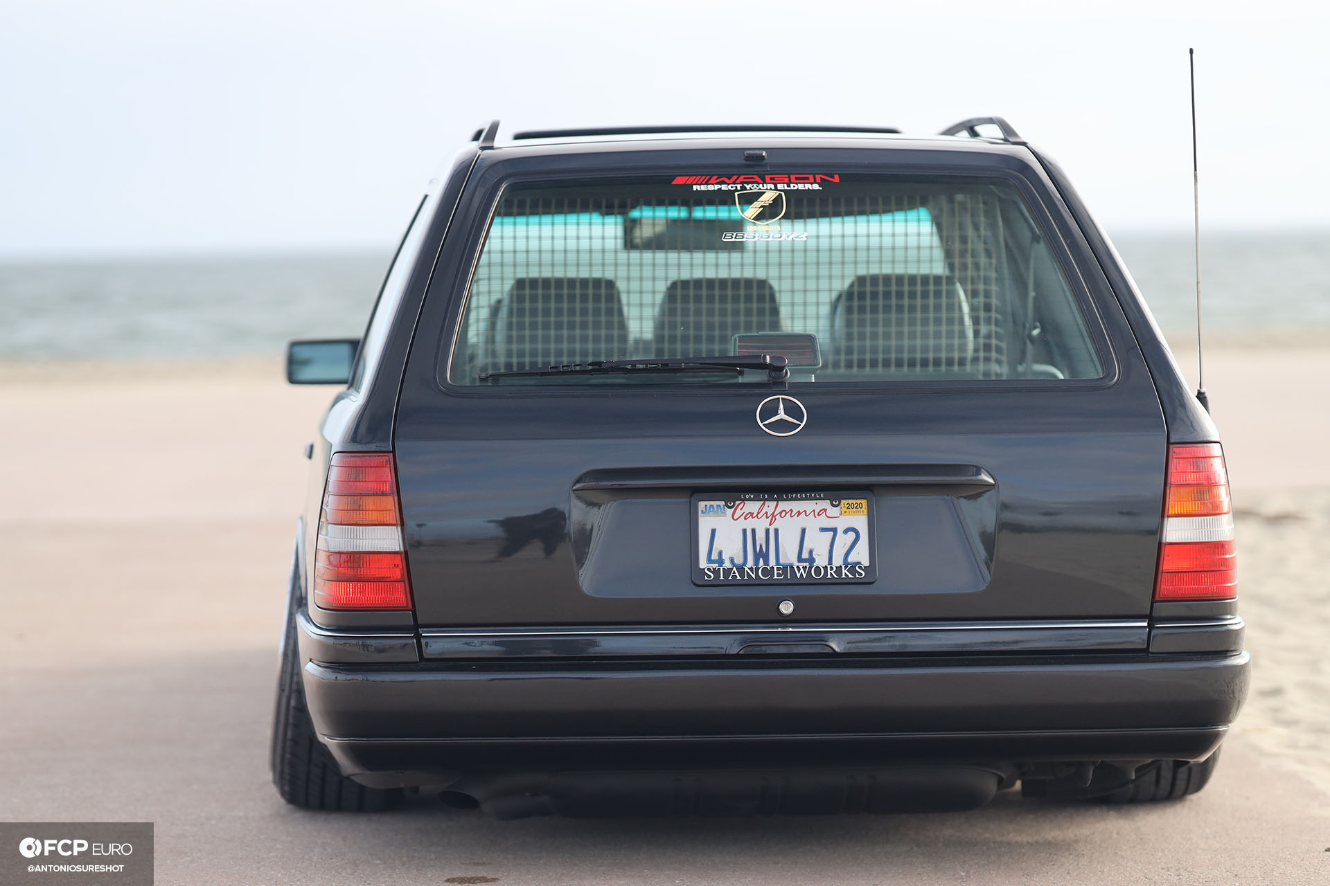 S124 Mercedes Benz E320 wagon 199 Black Pearl Metallic