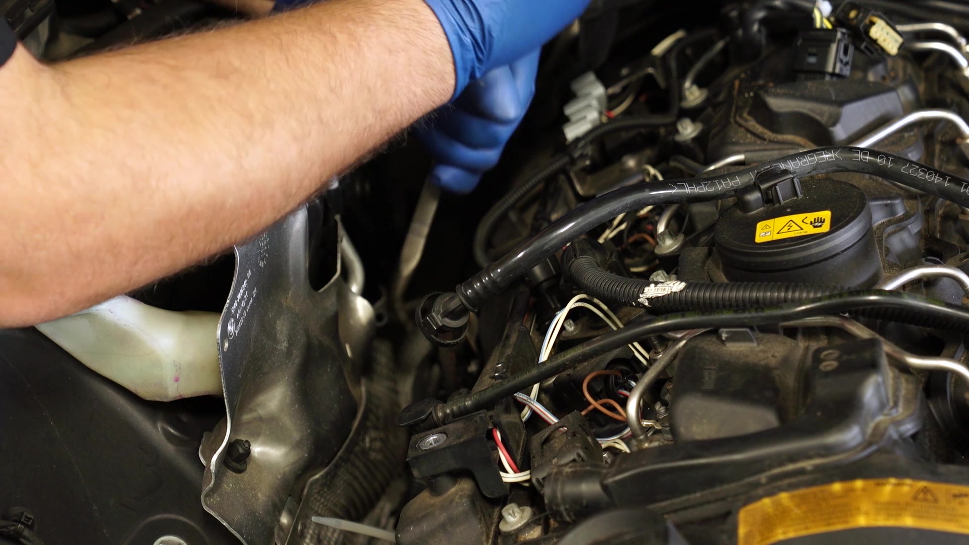 07-bmw-n55-valve-cover-vacuum-line-removal
