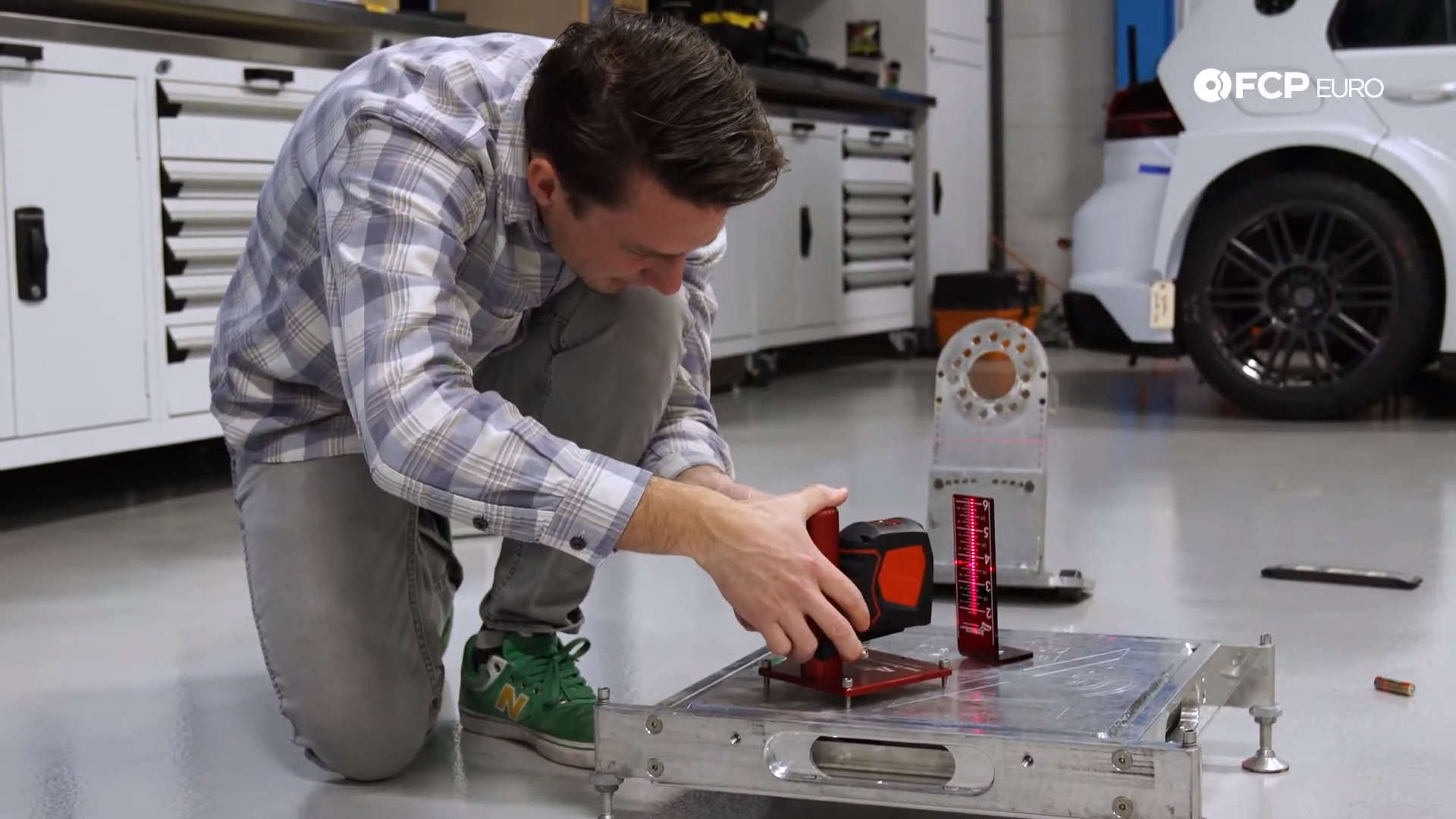 motorsport-monday-episode-6-mobile-scales