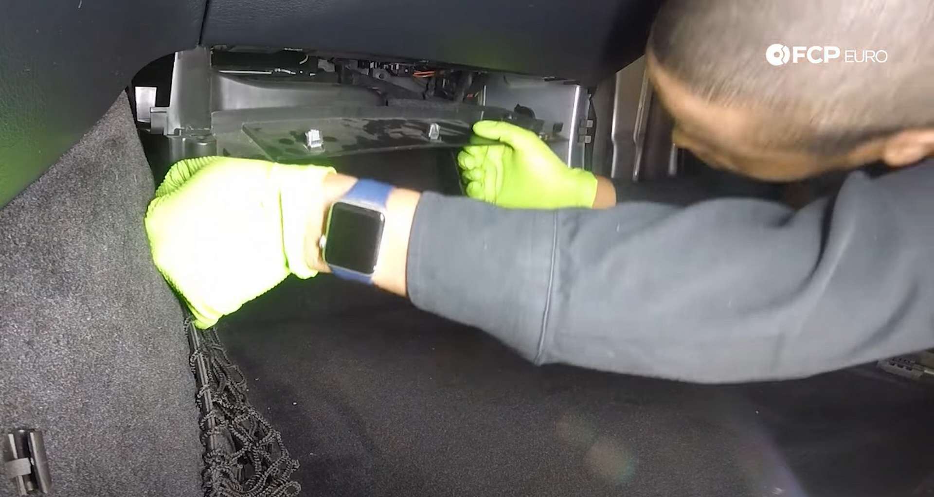 03-DIY-Mercedes-W205-Aux-Battery-Replacement_Exposing-Battery