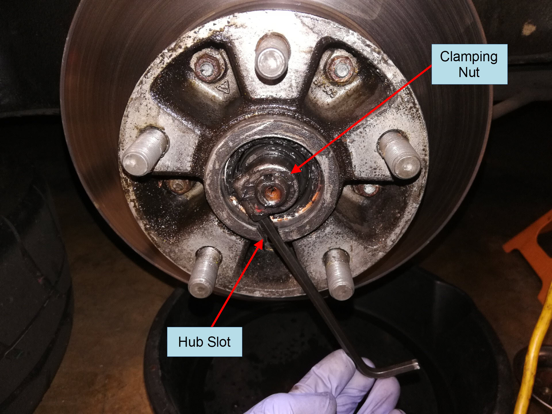 Air-cooled Porsche 911 front wheel hub removal
