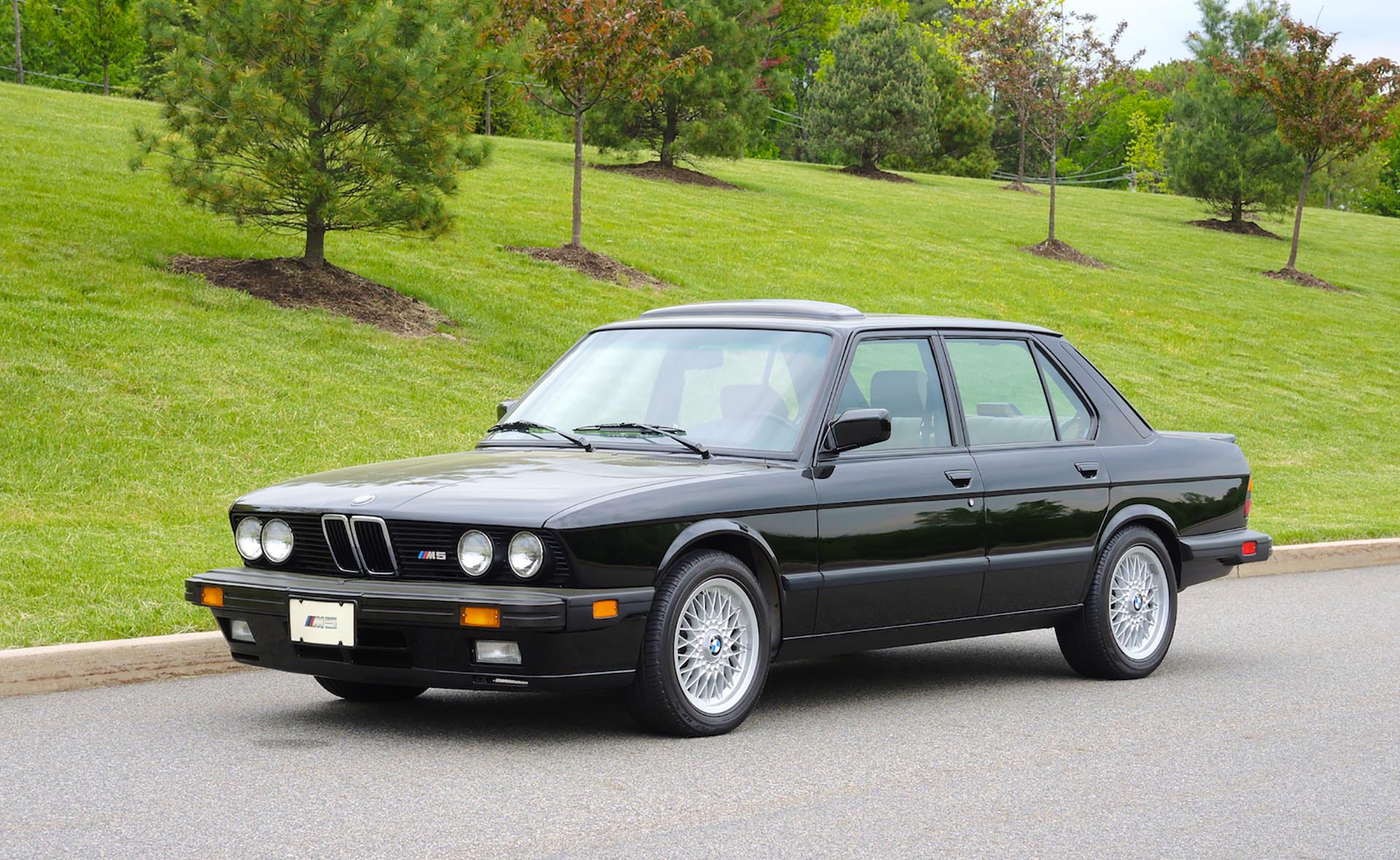04_BMW E28 M5 front USA