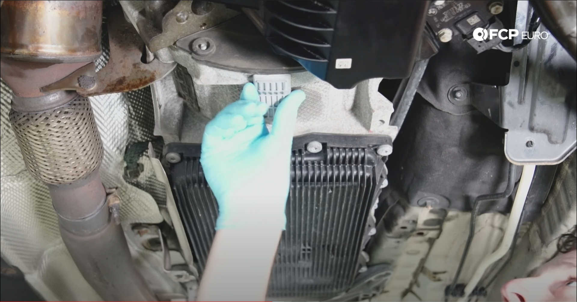 DIY BMW N20 Timing Chain refitting the transmission plug