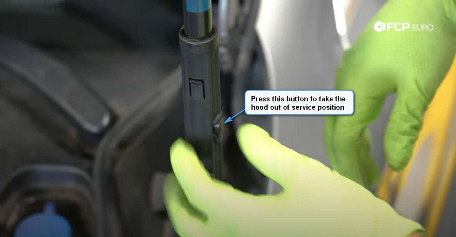 06-DIY-Mercedes-W205-Battery-Replacement_Refitting-Cover