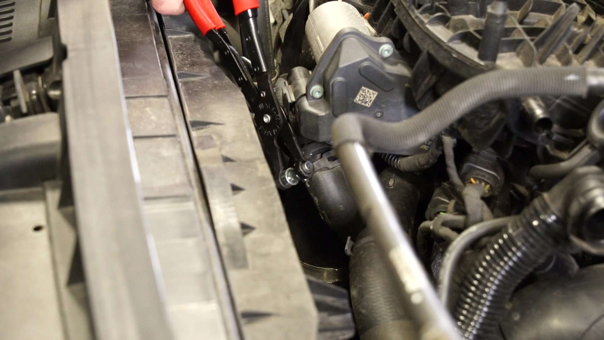 13-vw-mk7-manifold-removal-coolant-hose-clamp