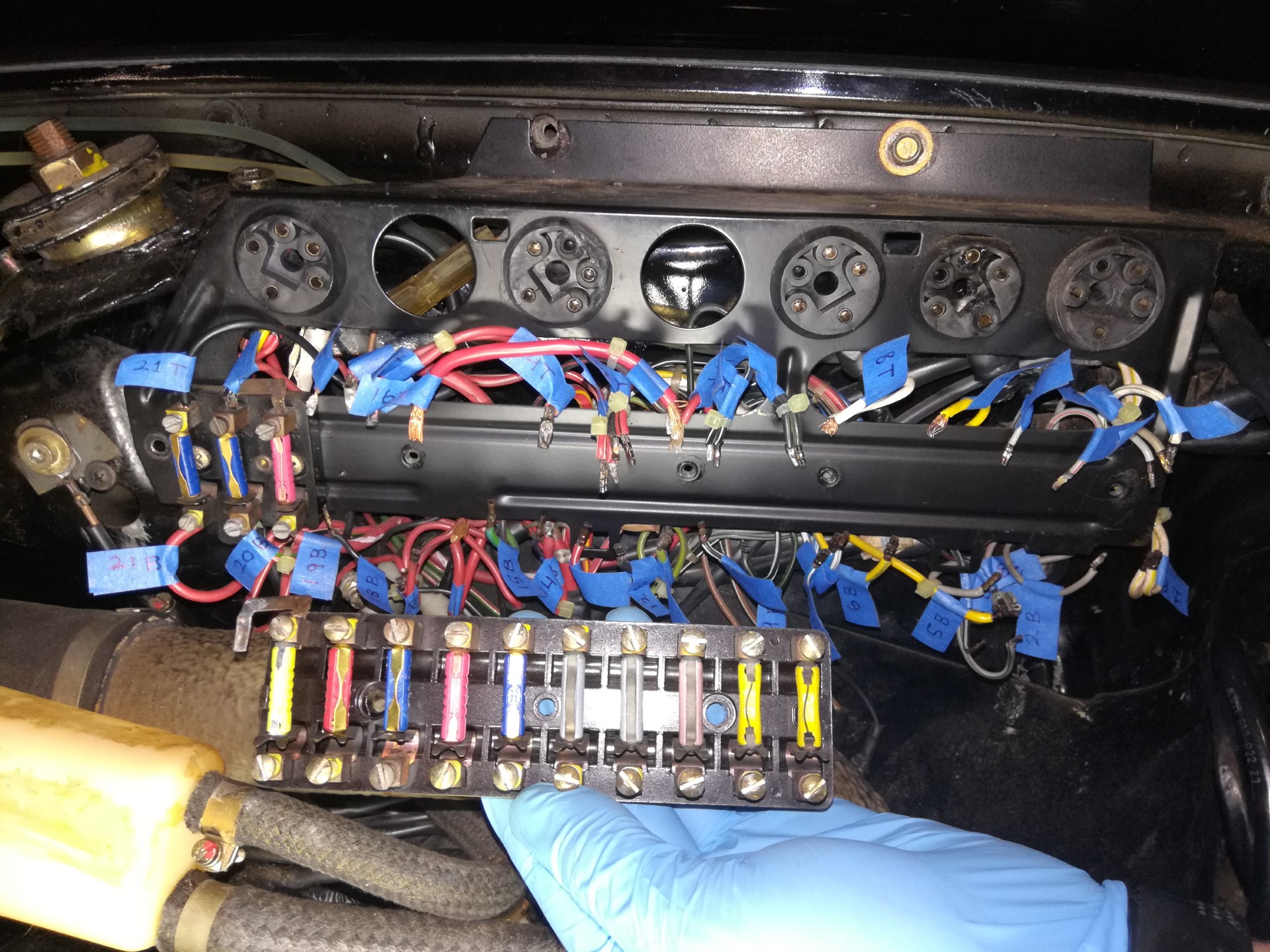 Air-cooled Porsche 911 Fuse Block Replacement