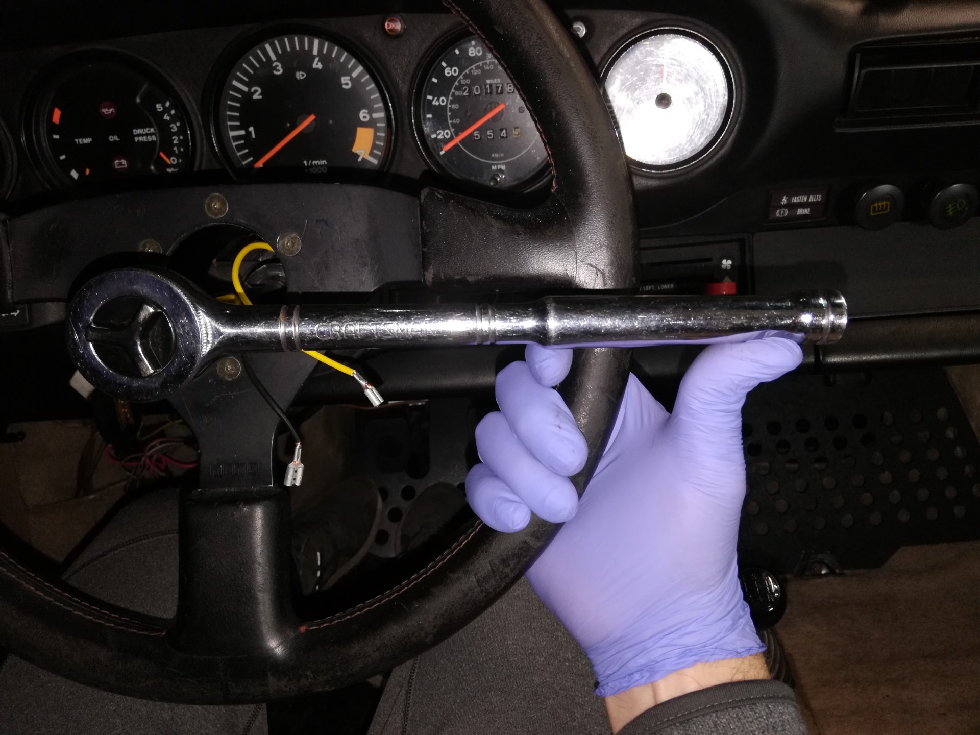 Air-cooled Porsche 911 Steering Wheel Removal