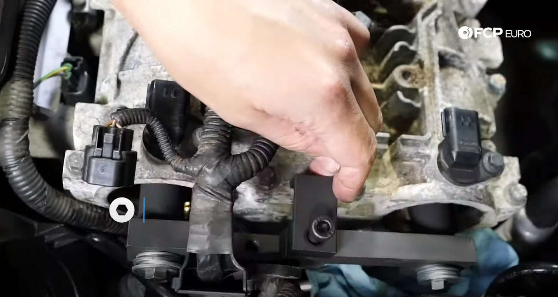 DIY Volvo P1 Timing Belt Replacement installing the lock for the cam locks