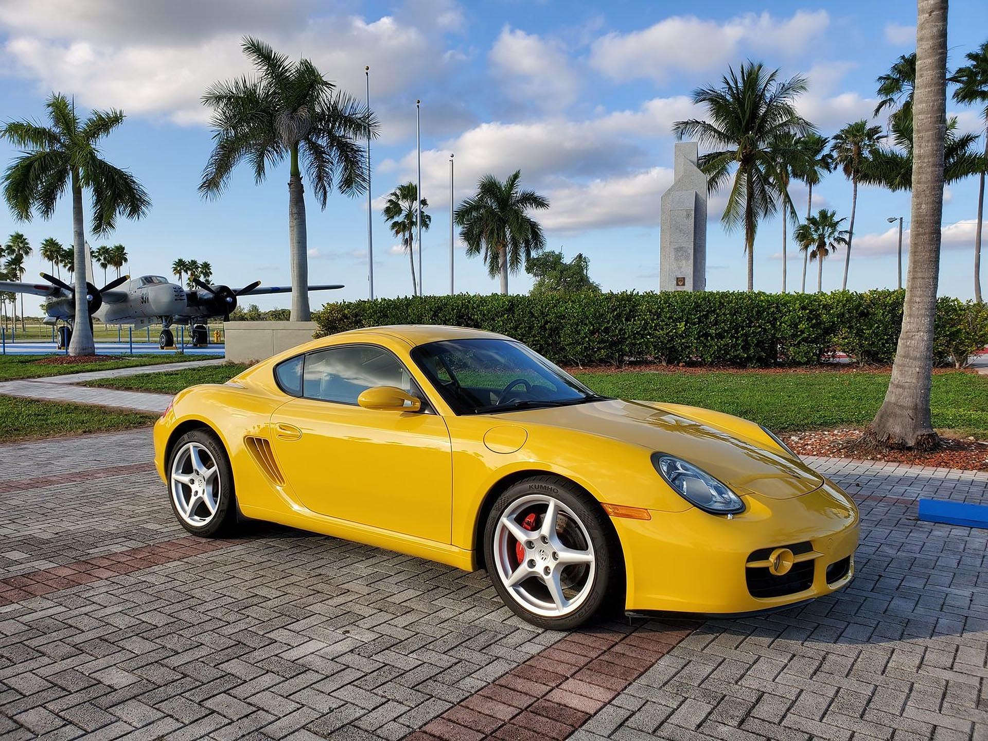 13_Porsche Cayman S front
