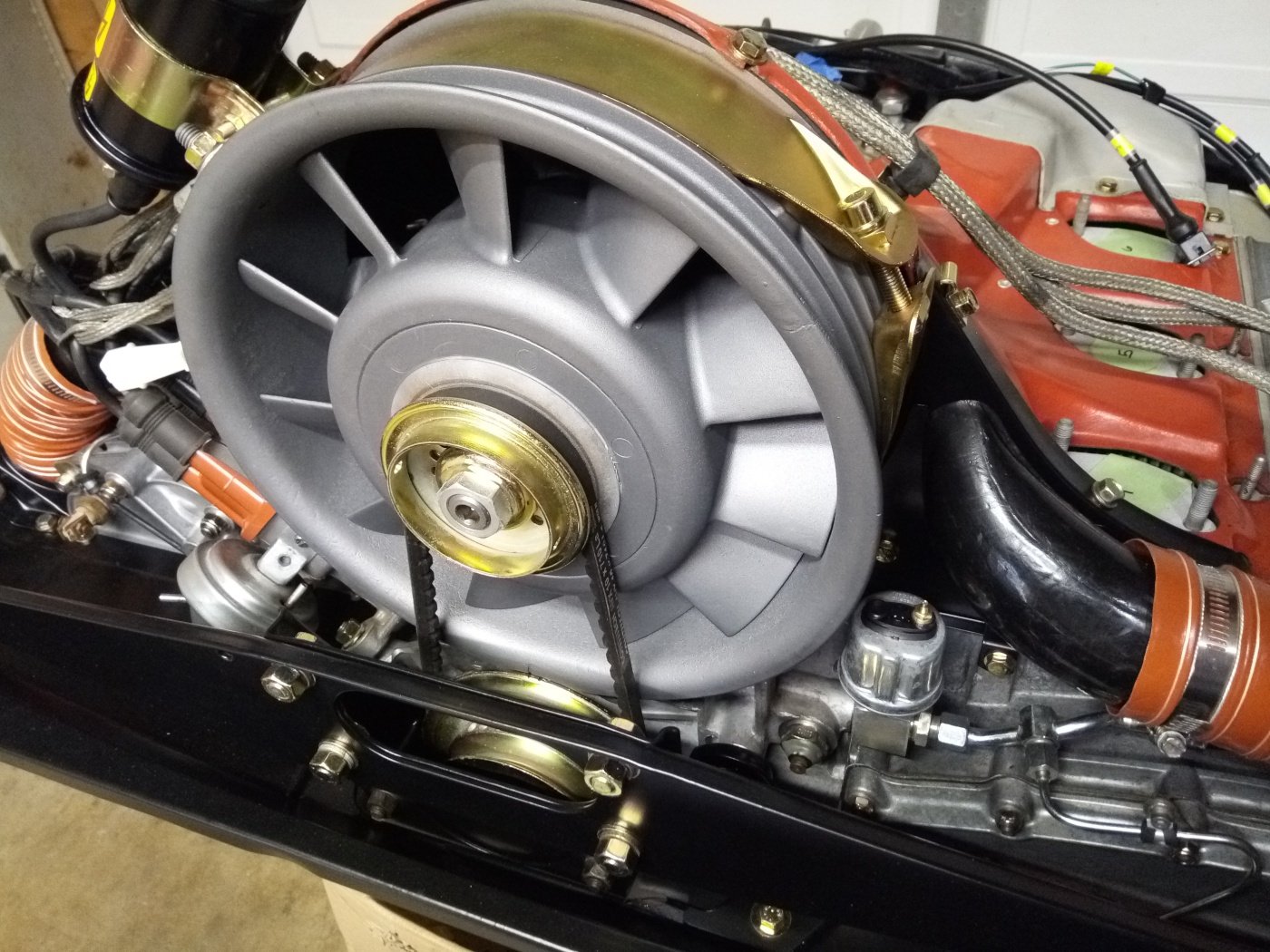 Air-cooled Porsche 911 fan belt assembly