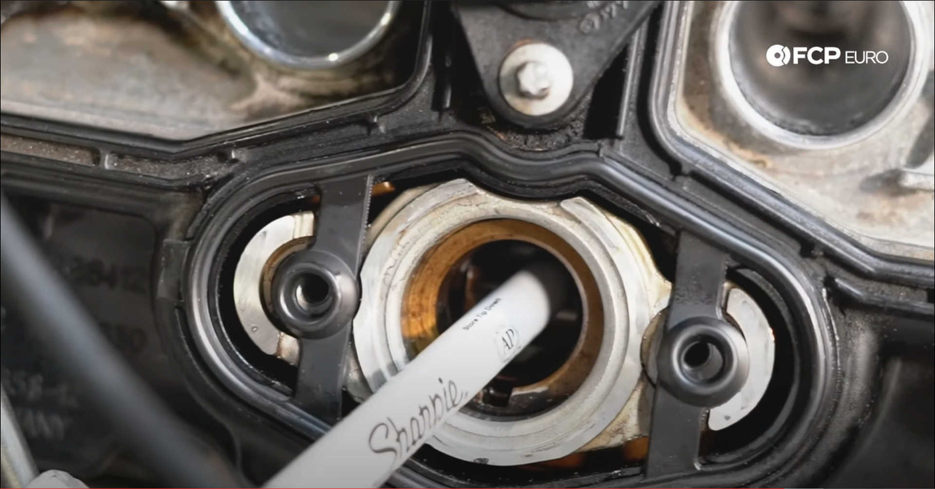 DIY BMW N20 Timing Chain tightening the fuel rail clamps