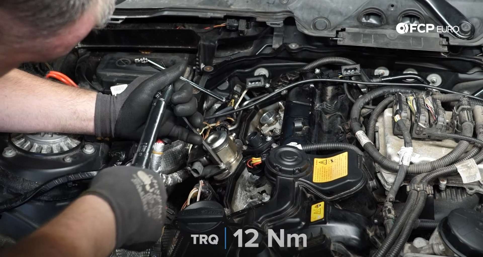 33-DIY-BMW-F30-Valve-Cover-Replacement_Refitting-Fuel-System