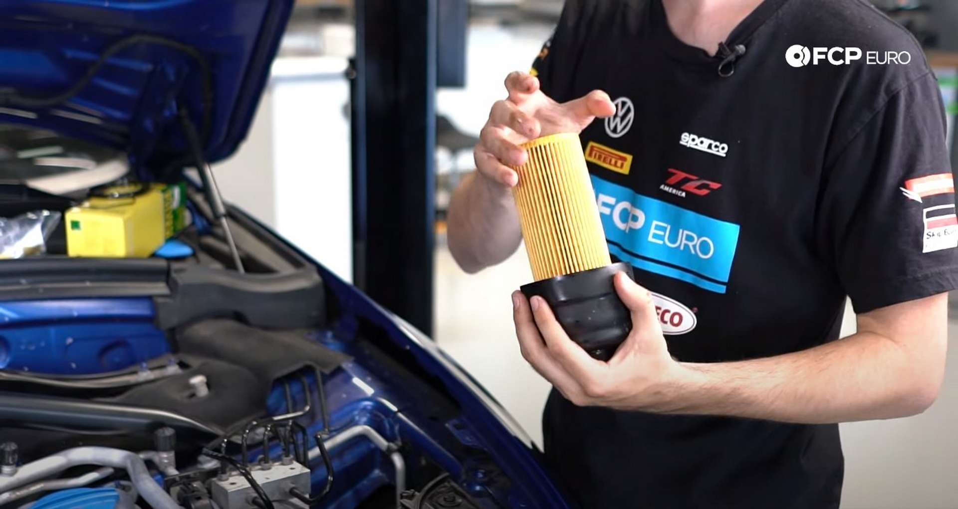 DIY Audi B8/B8.5 Oil Change installing the oil filter