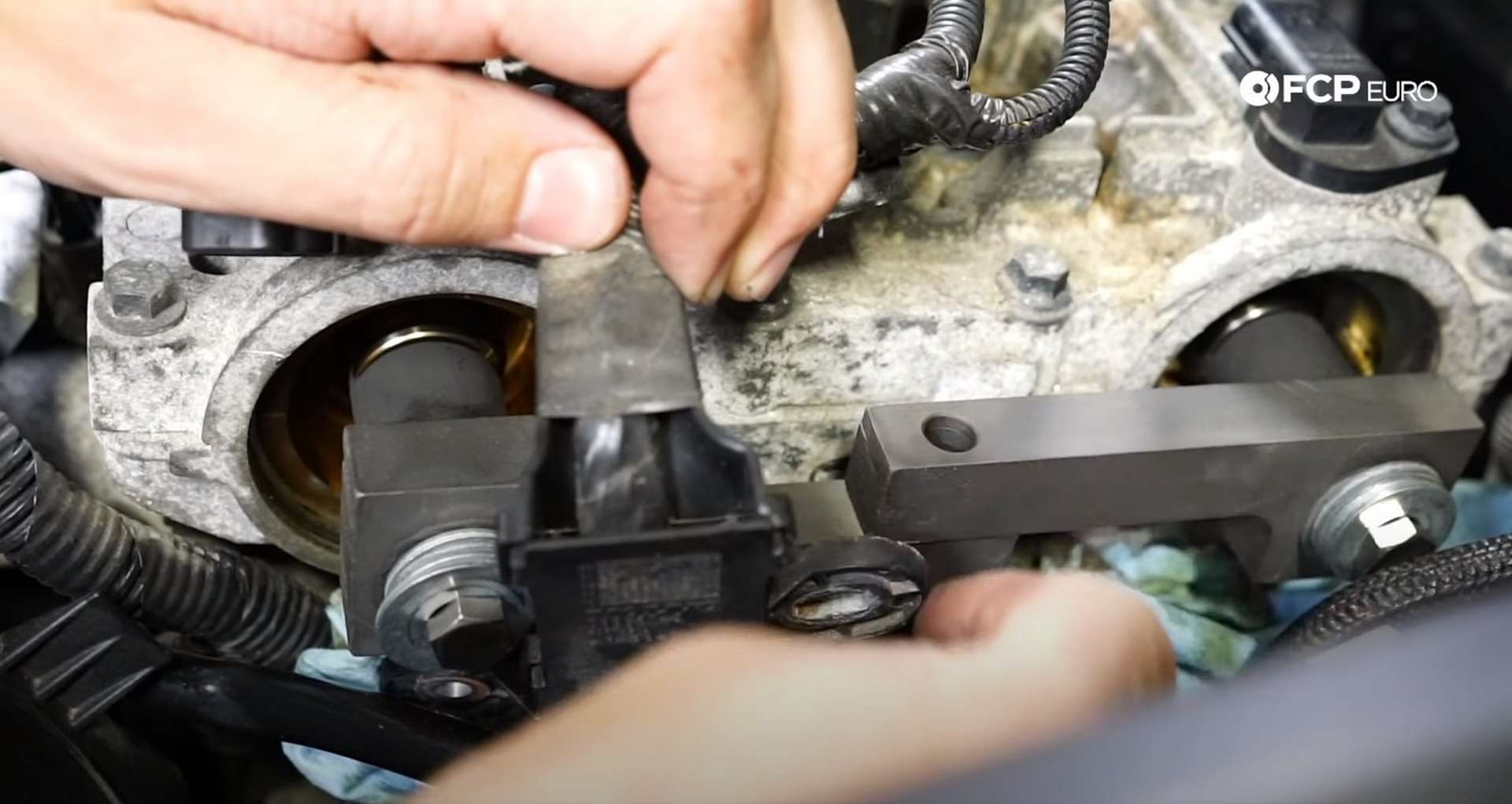 DIY Volvo P1 Timing Belt Replacement installing the cam locking tool