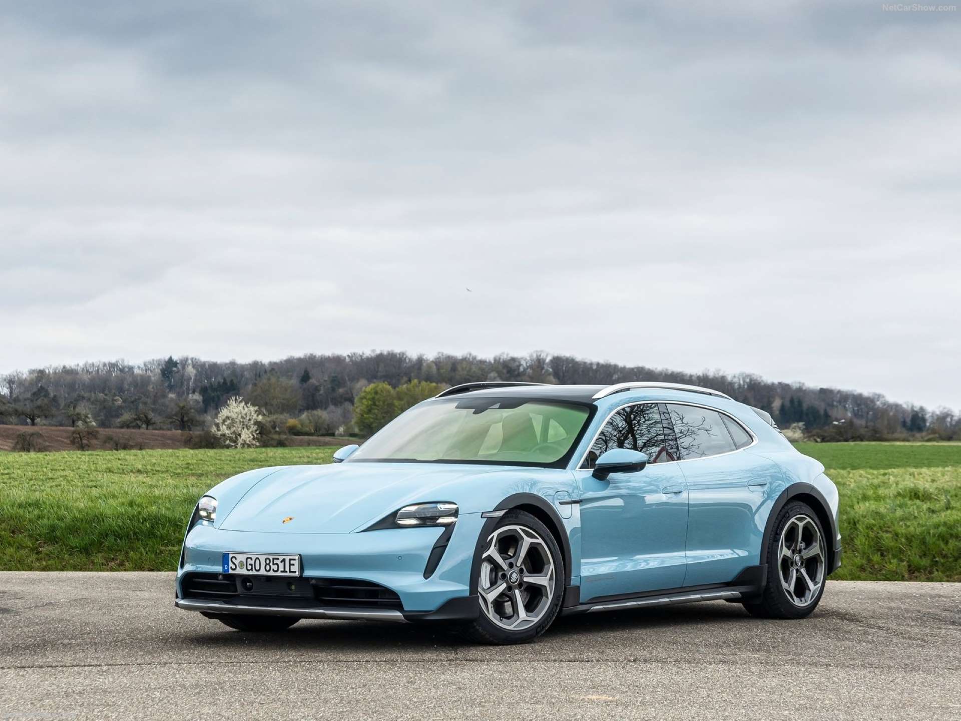 Europe's Top Electric Vehicles Porsche-Taycan_4S_Cross_Turismo