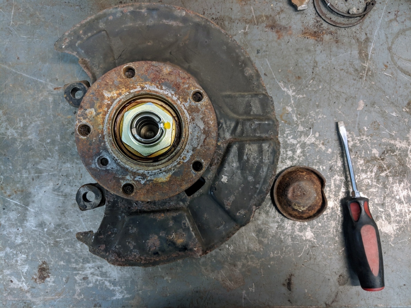 BMW E36 Hub and dust cap