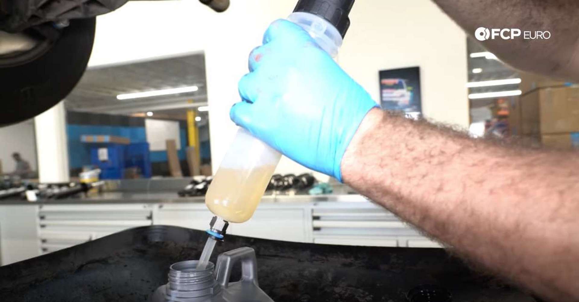 DIY P3 Volvo Haldex Fluid pulling up the fluid with the syringe