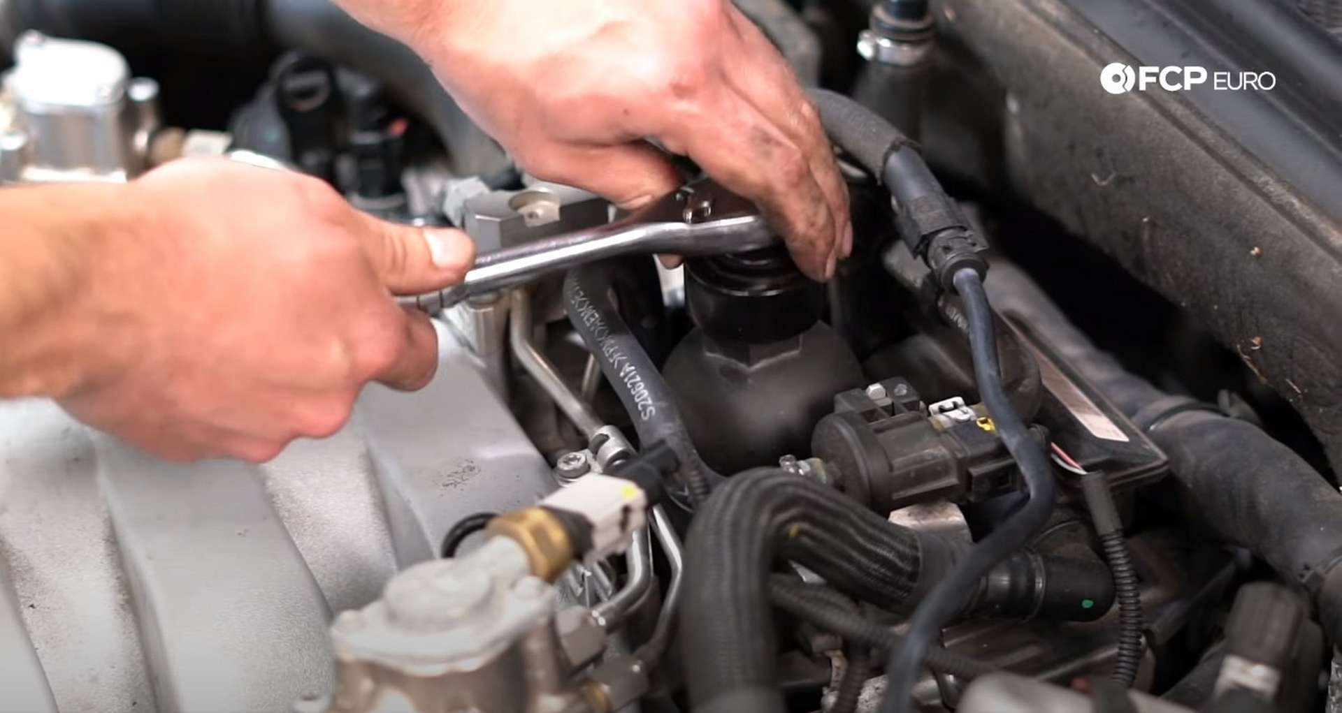 DIY Audi 4.2L V8 Oil Change loosening the oil filter housing cap