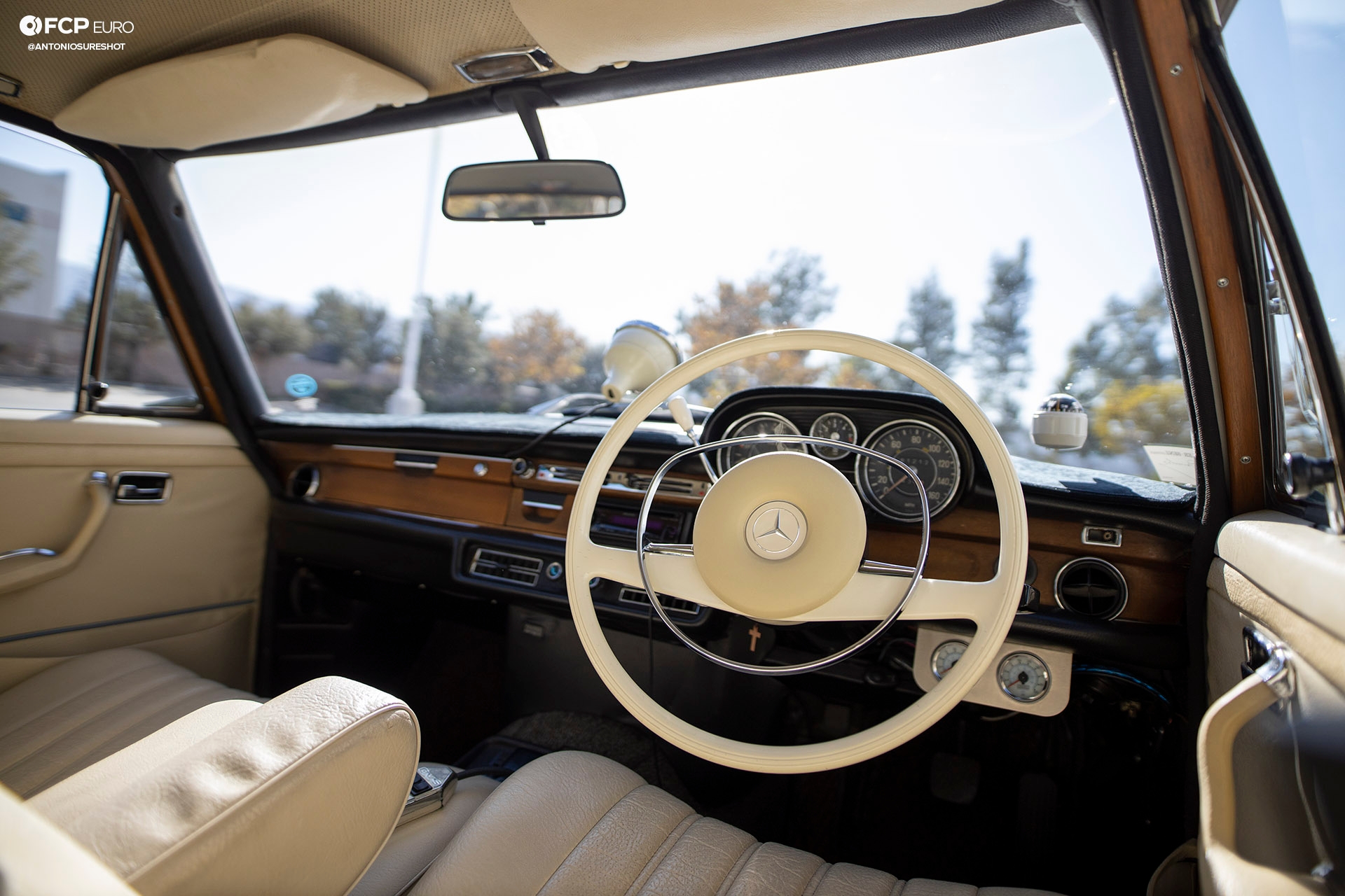RHD 1972 Mercedes W108 280SE EOSR9741