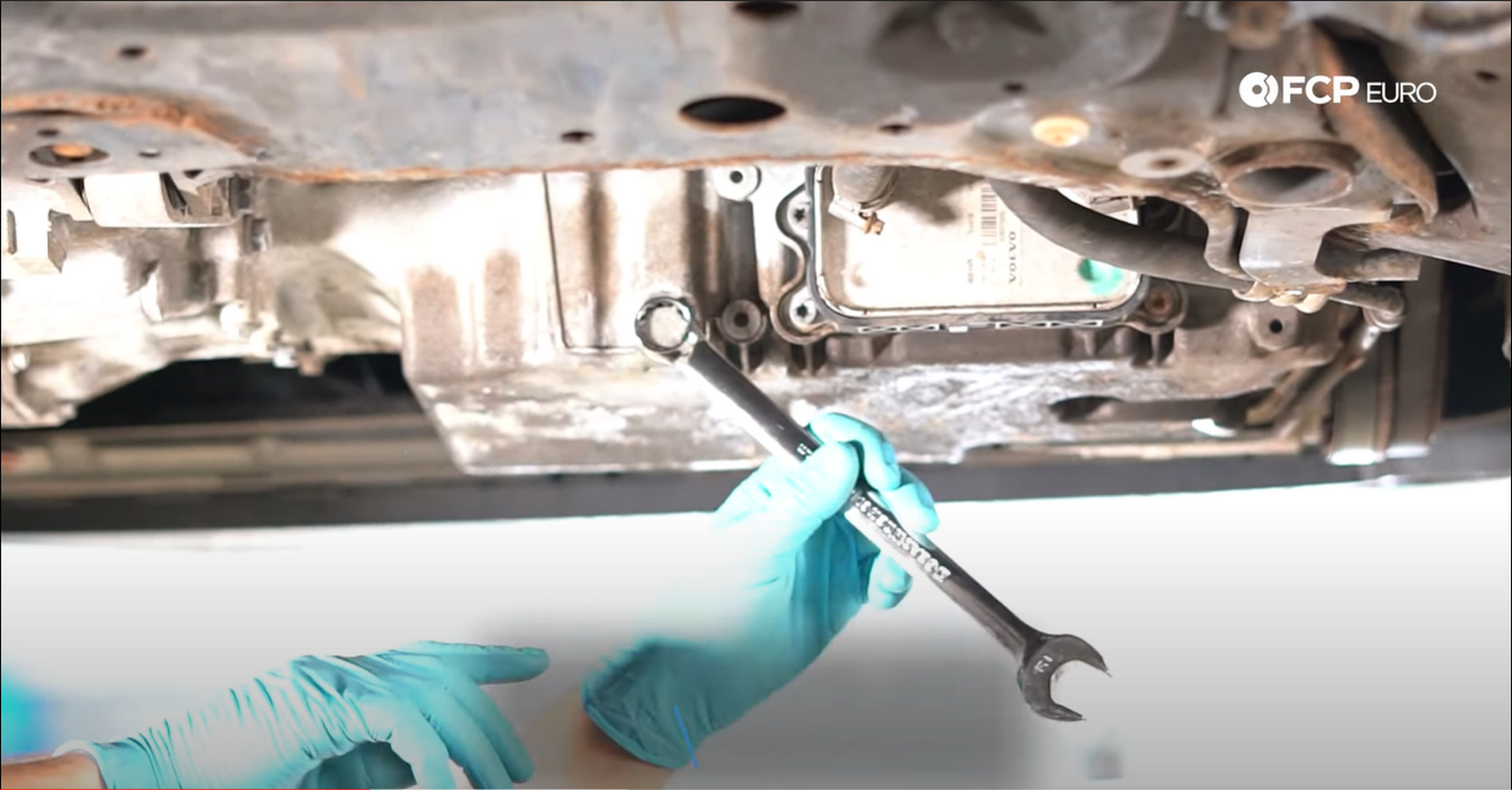 04_DIY_Volvo_Oil_Change-Loosening-Drain-Plug
