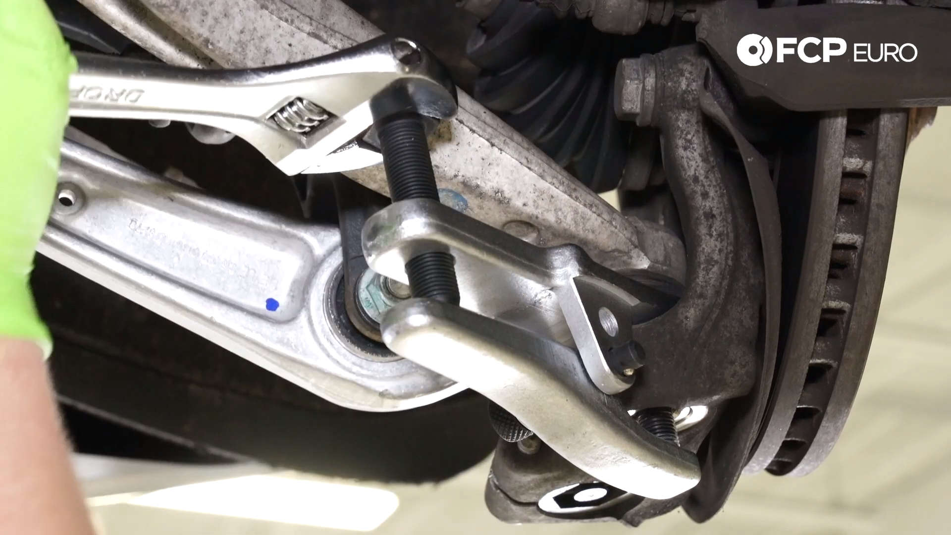 Audi B8 A4 & Q5 Front Control Arm Replacement Ball Joint Spreader