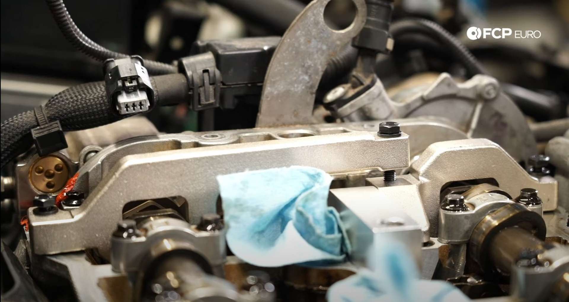DIY MINI R56 Timing Chain Replacement installing the cam locks