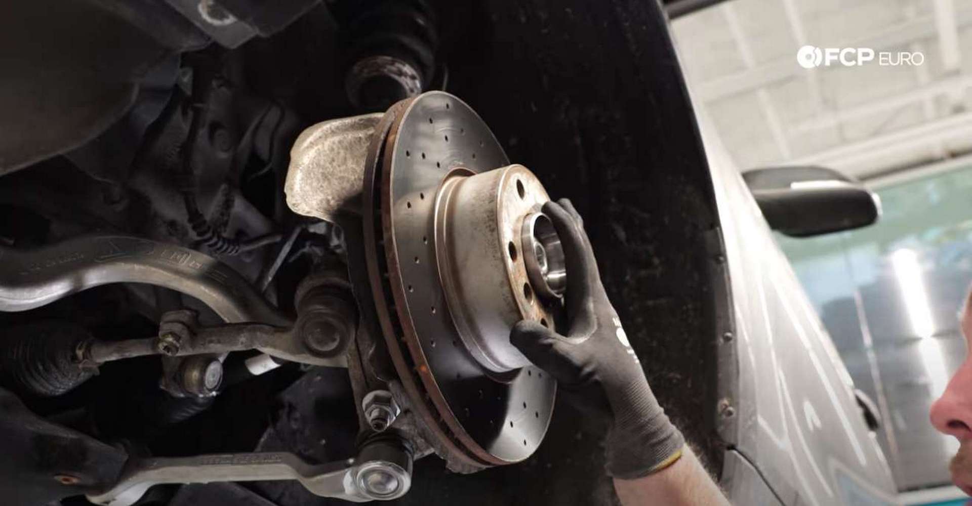 09-DIY-BMW-F30-xDrive-Front-Wheel-Bearing-Replacement_Refitting-Brakes
