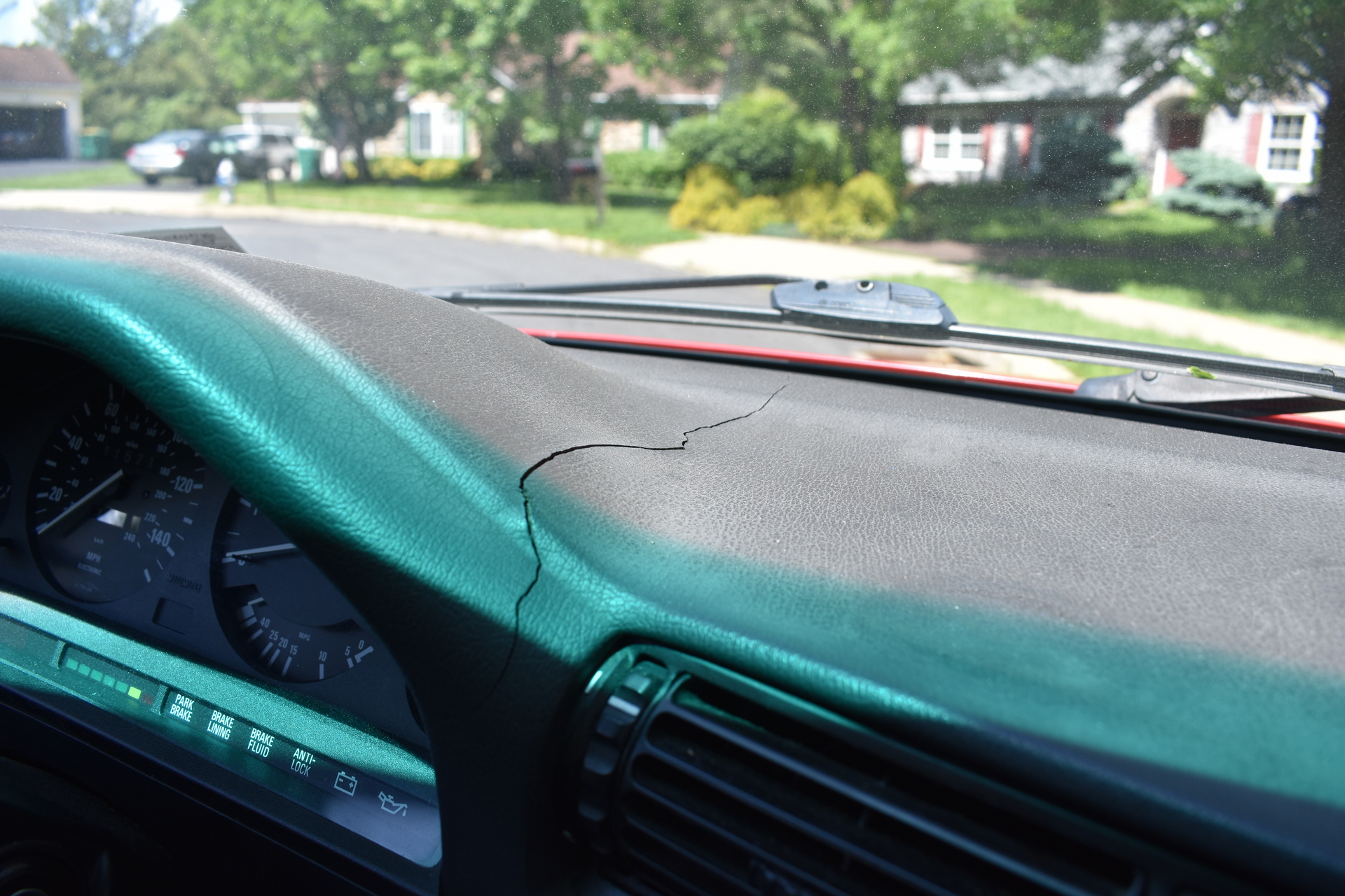 BMW E30 Buyers Guide Cracked Dash