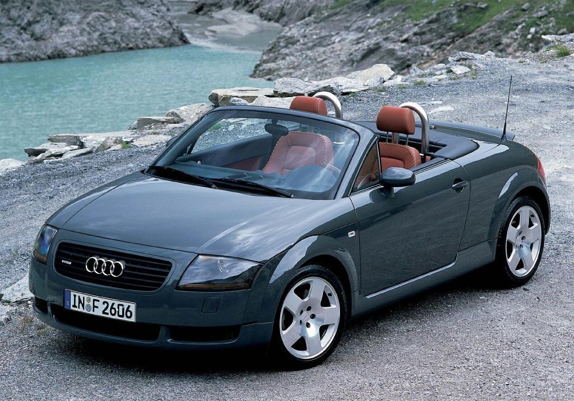 02_Audi TT 225 Roadster front