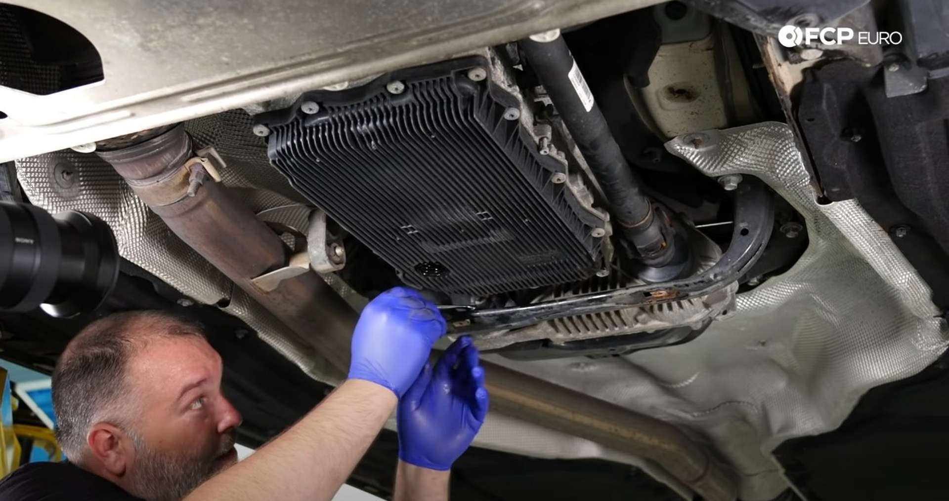 DIY BMW ZF 8HP Oil Change removing the pan bolts