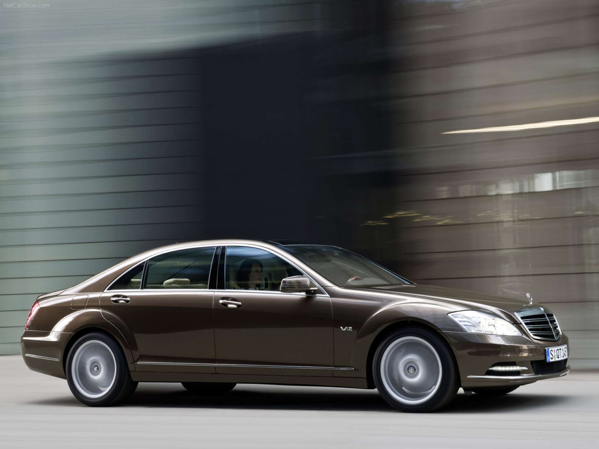 Best RWD Cars under 25K Mercedes-Benz W221 side