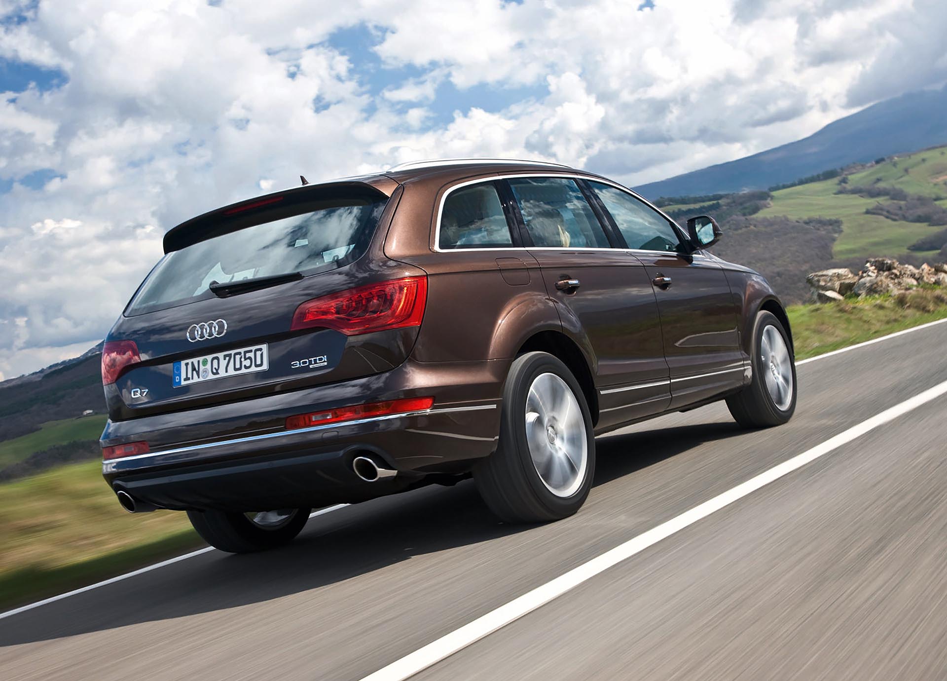08_Audi Q7 3.0 TDI Quattro rear