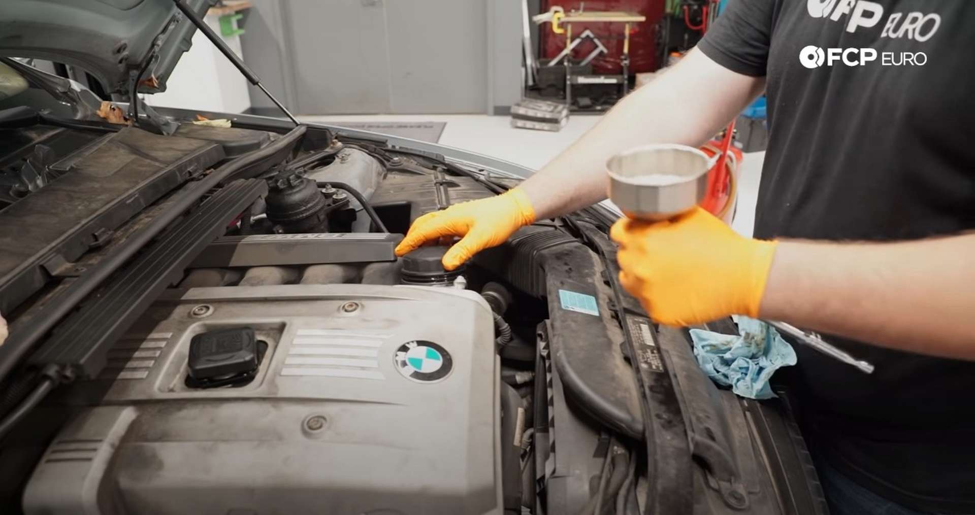 DIY BMW E9X Oil Filter Gasket Replacement removing the oil filter cap
