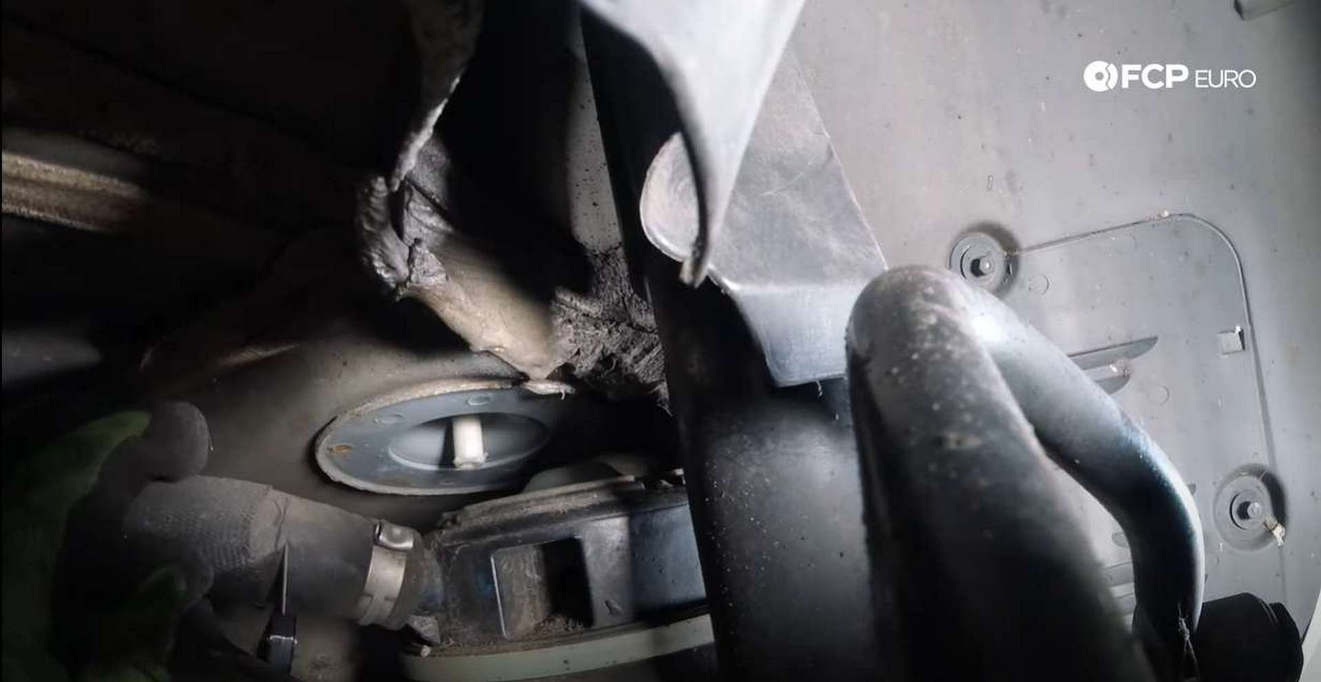 DIY Mercedes AIRMATIC Spring Replacement zip-tie and electrical plug location on the air-spring