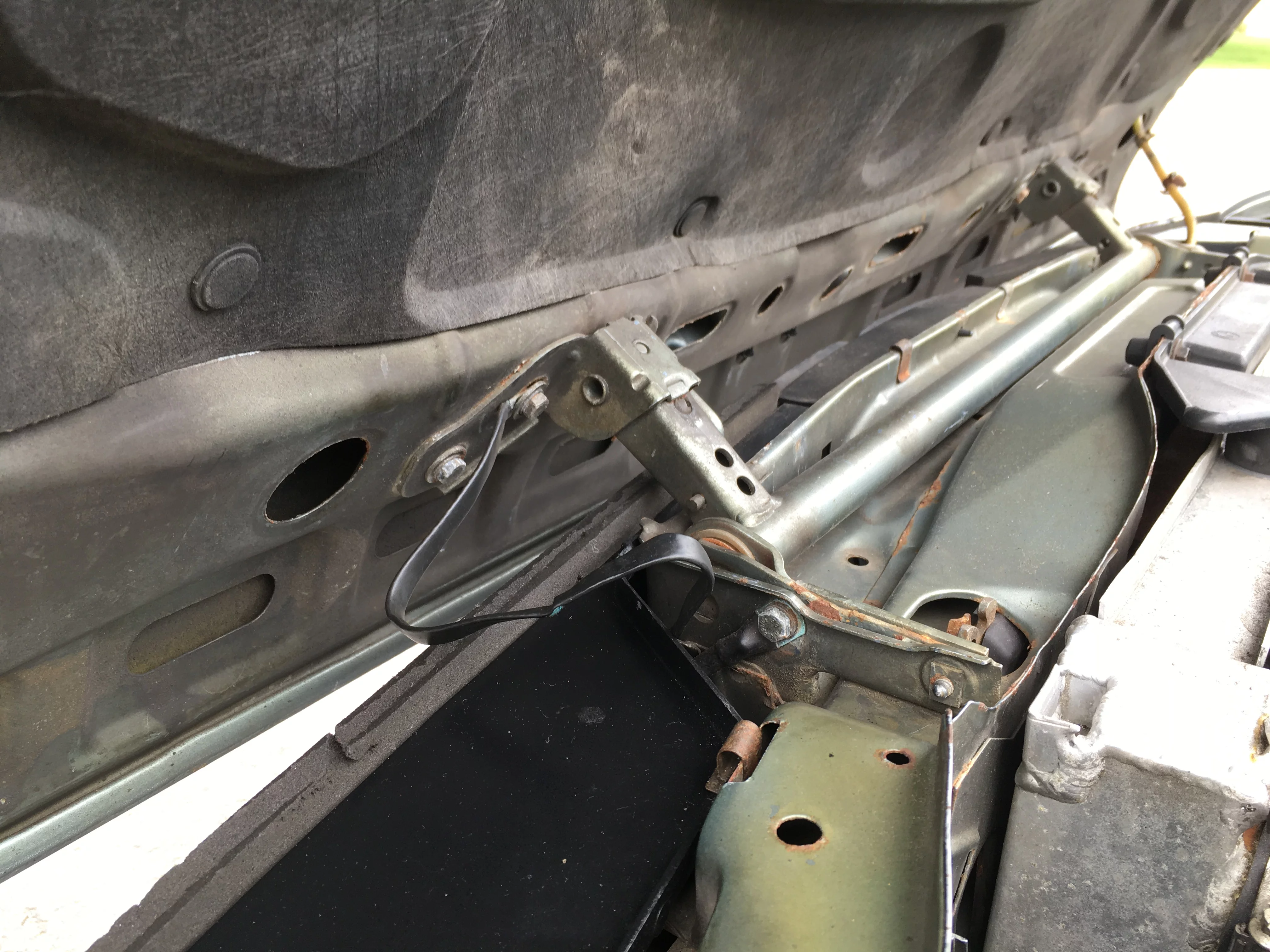 BMW E30 Ground Strap