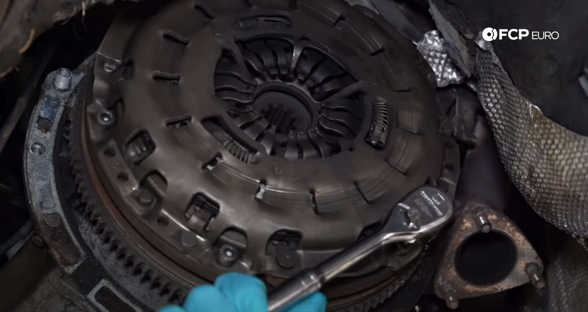 DIY BMW E46 Clutch Replacement removing the pressure plate bolts