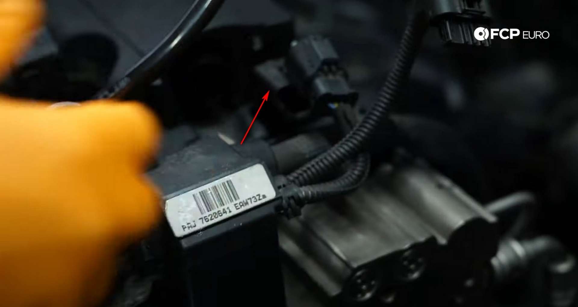 DIY MINI R56 Timing Chain Replacement disconnecting the cam position sensor