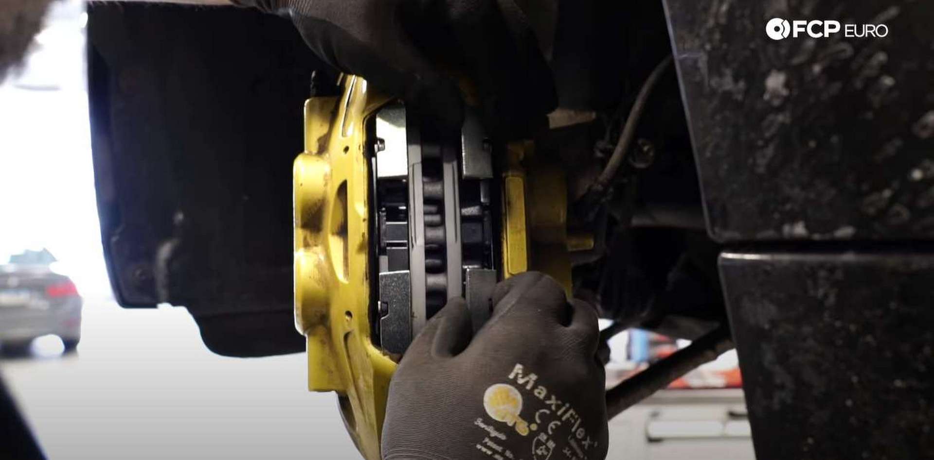 DIY BMW F30 M-Sport Brake Service installing the anti-rattle clip