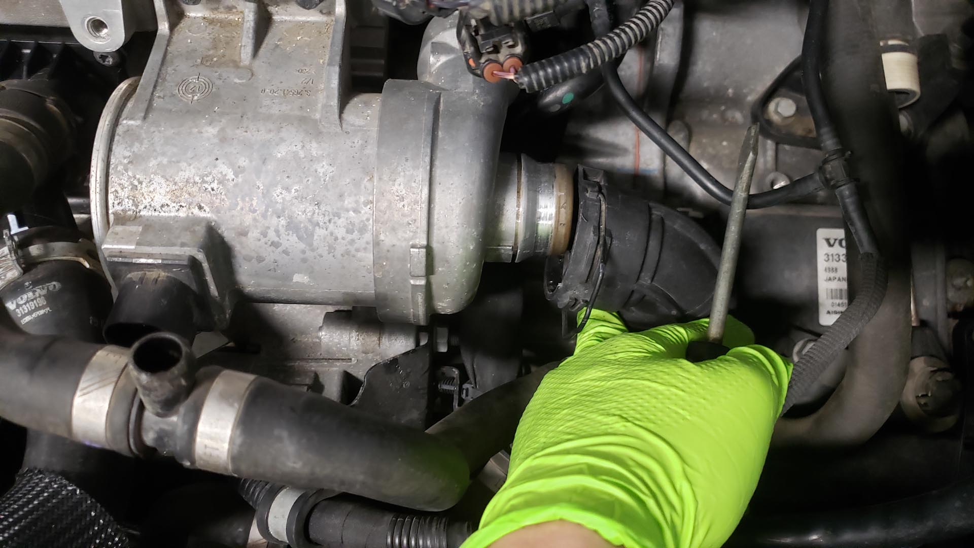 Volvo V60 P3 Water Pump Replacement Coolant Pipe Removal