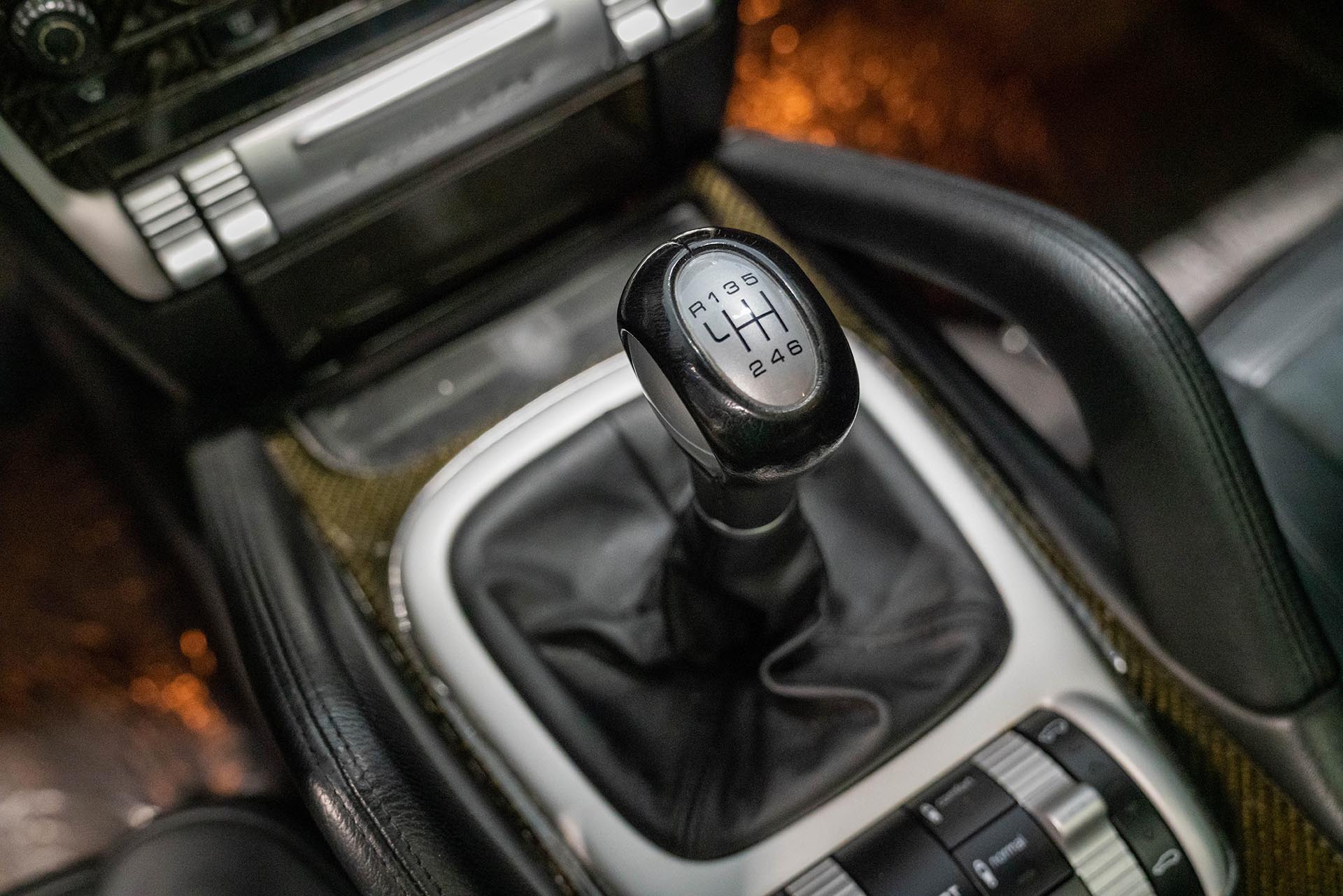 05_Porsche Cayenne GTS 957 manual with carbon trim