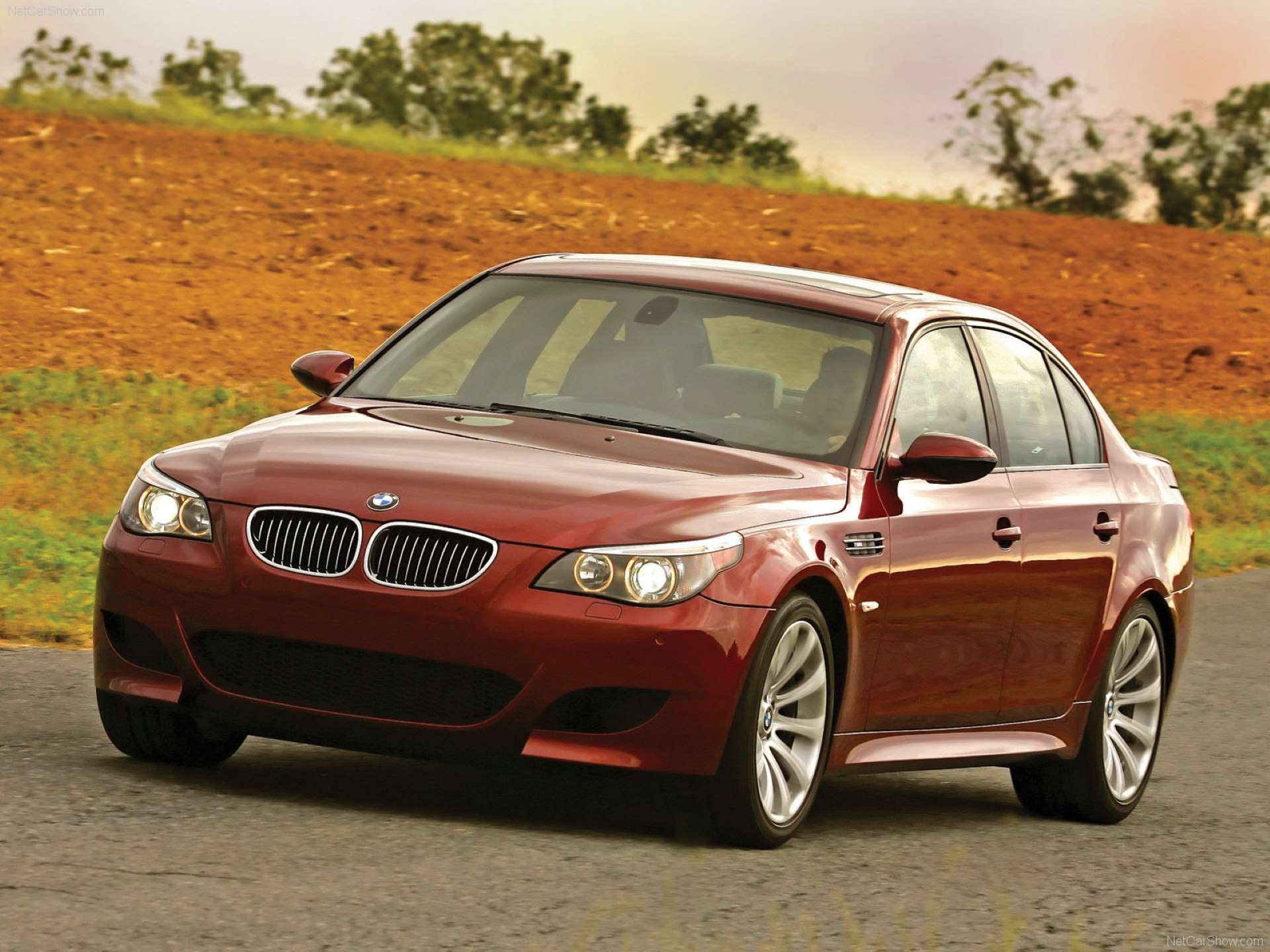 BMW-M5-2007-1600-01