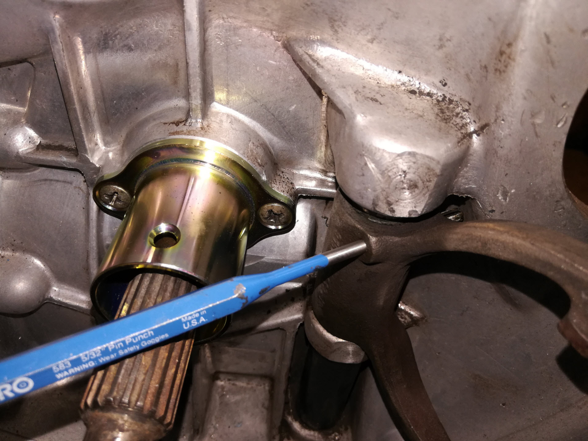 Air-cooled Porsche 911 clutch release fork removal.