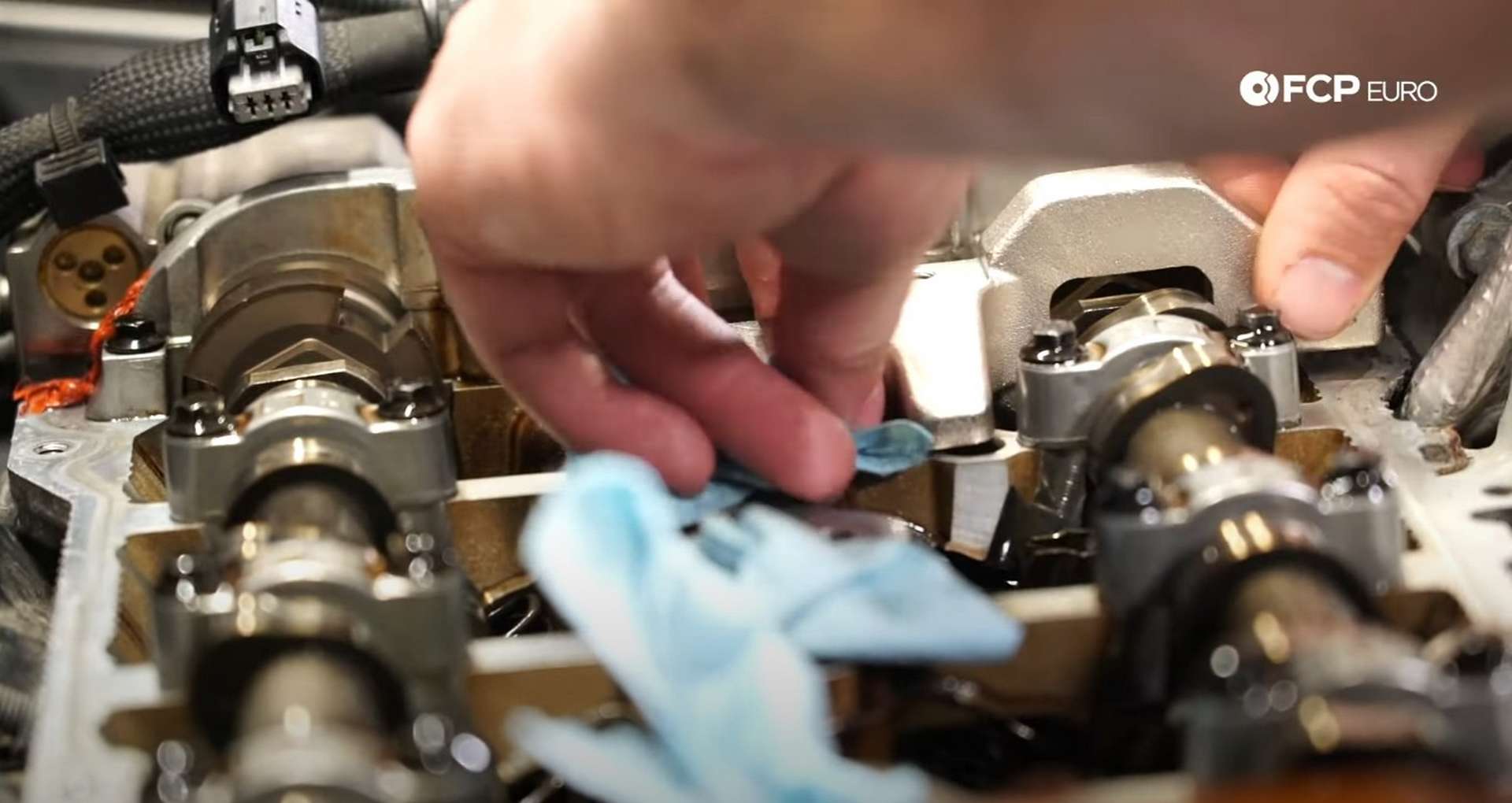 DIY MINI R56 Timing Chain Replacement installing the cam locks