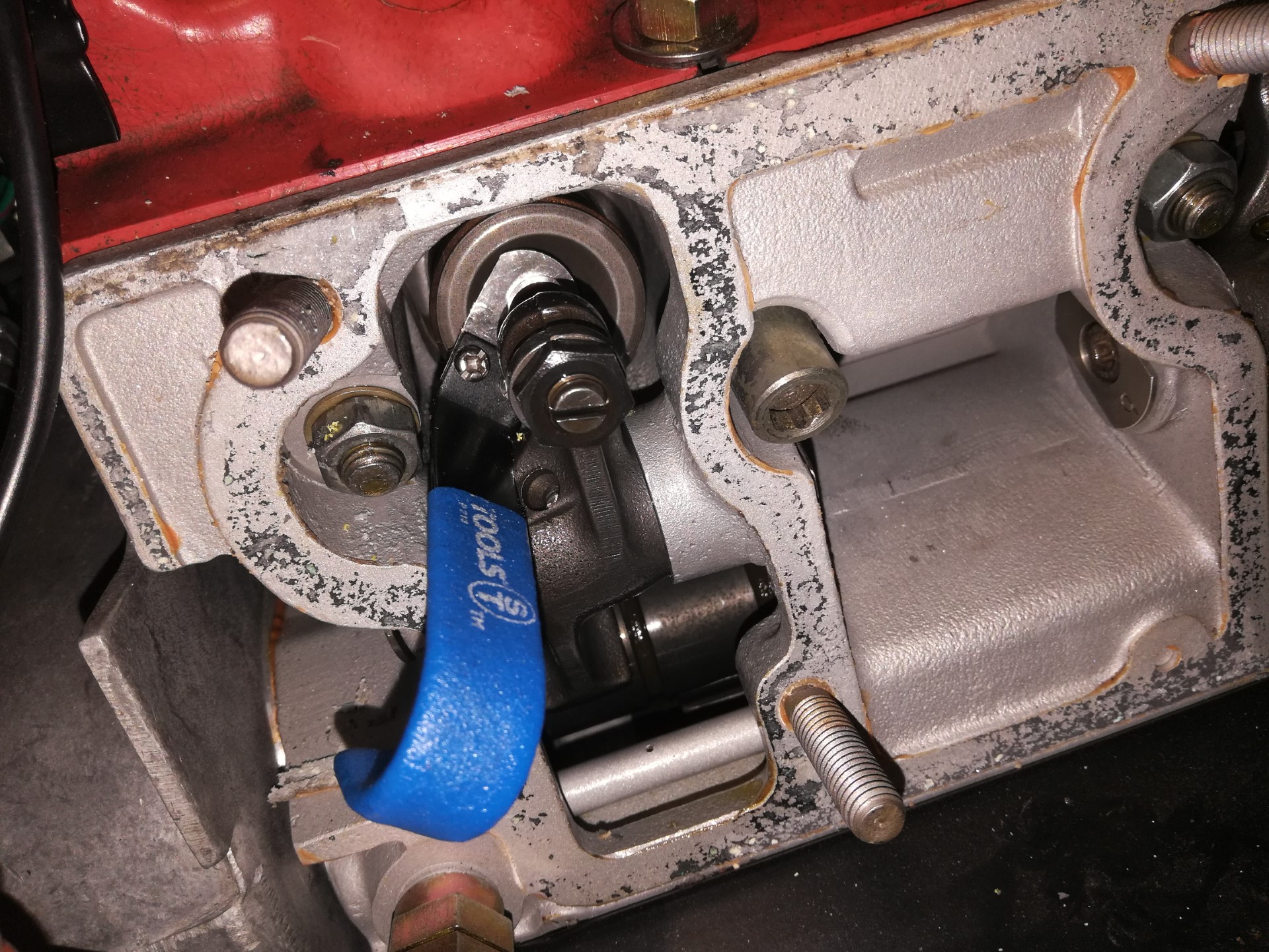 Air-cooled Porsche 911 intake valve adjustment