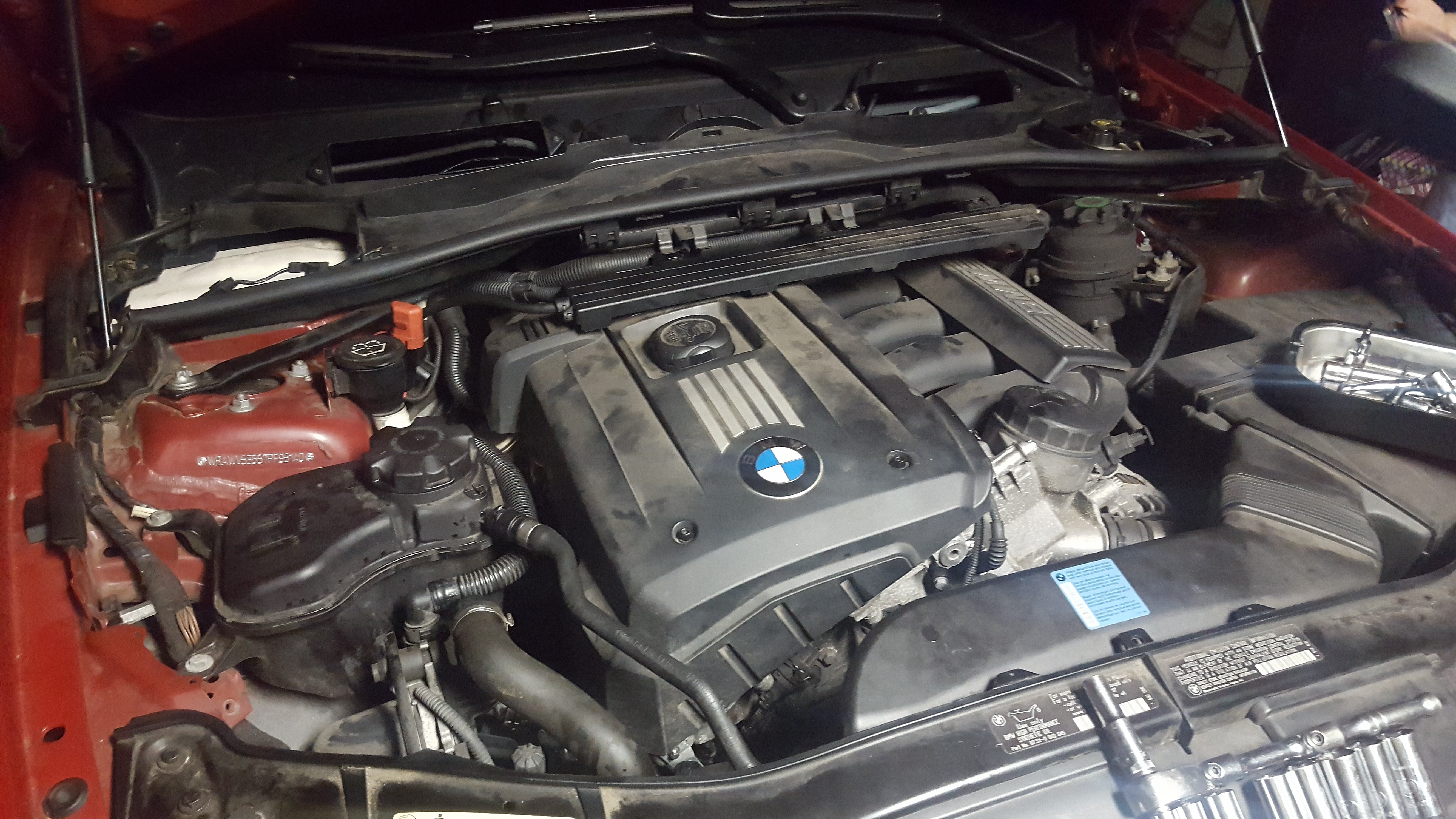 bmw-e90-engine-bay