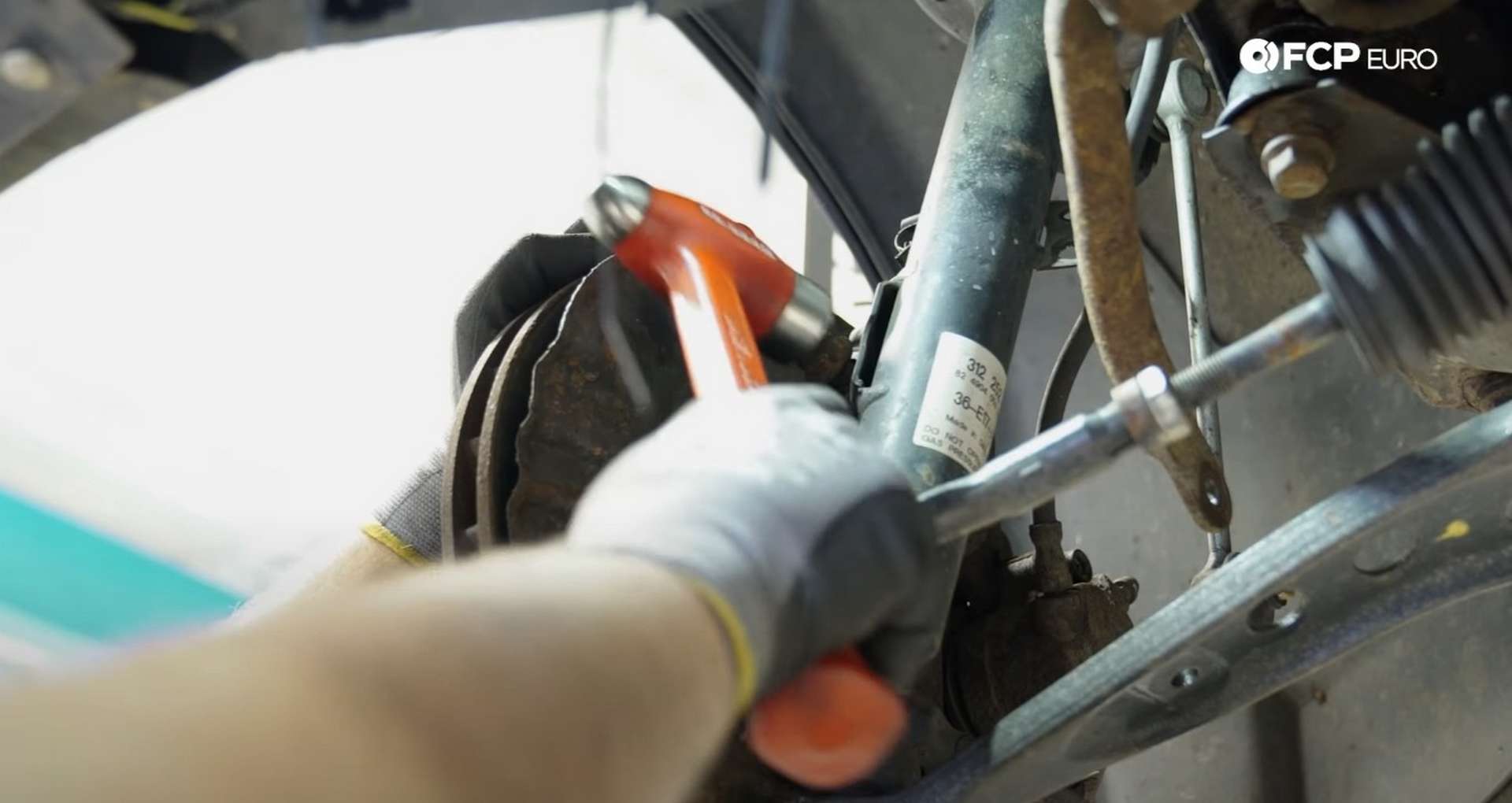 DIY BMW E36 Coilovers beating out the upper knuckle bolt