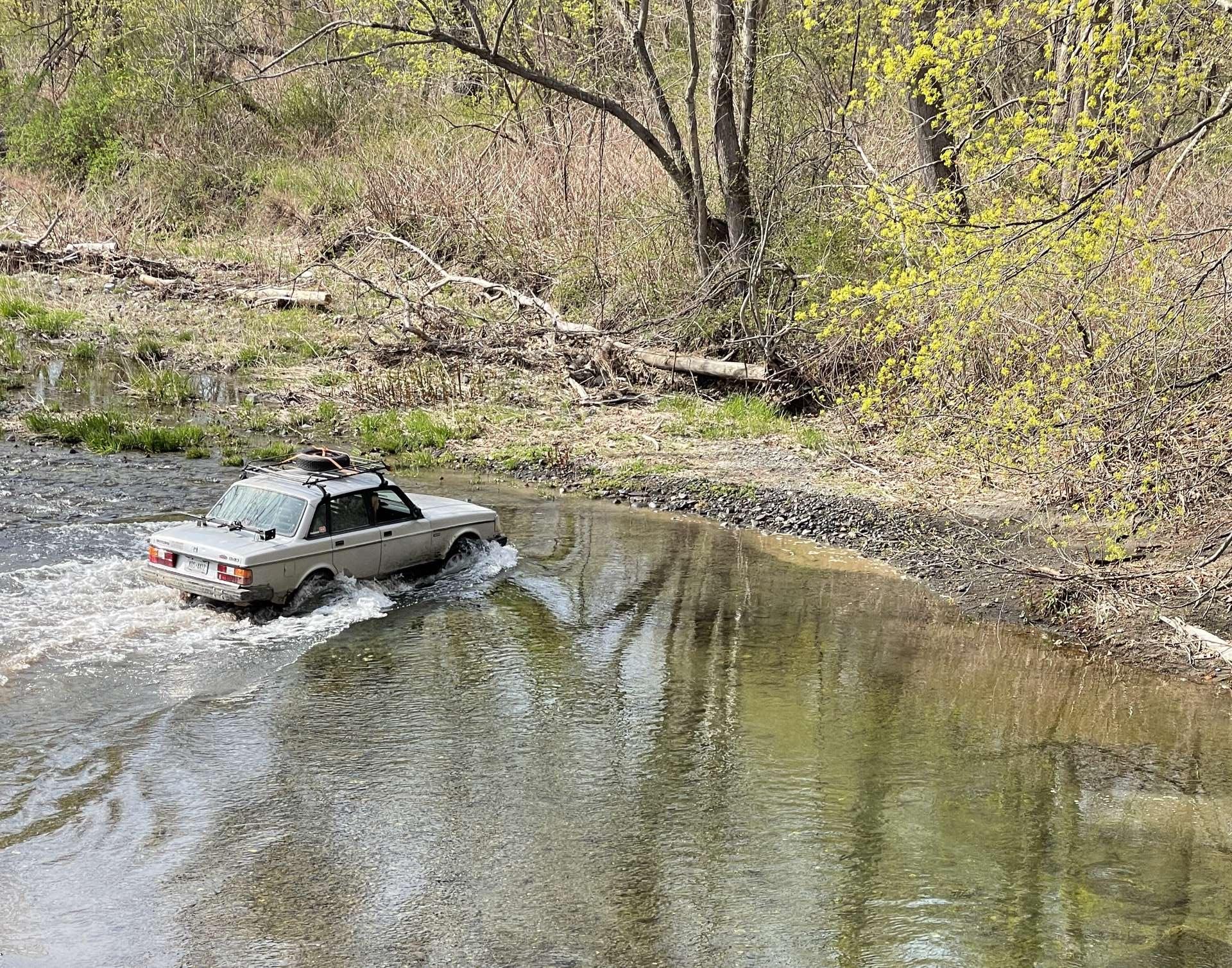 Lifted 1992 Volvo 240 Water Crossing