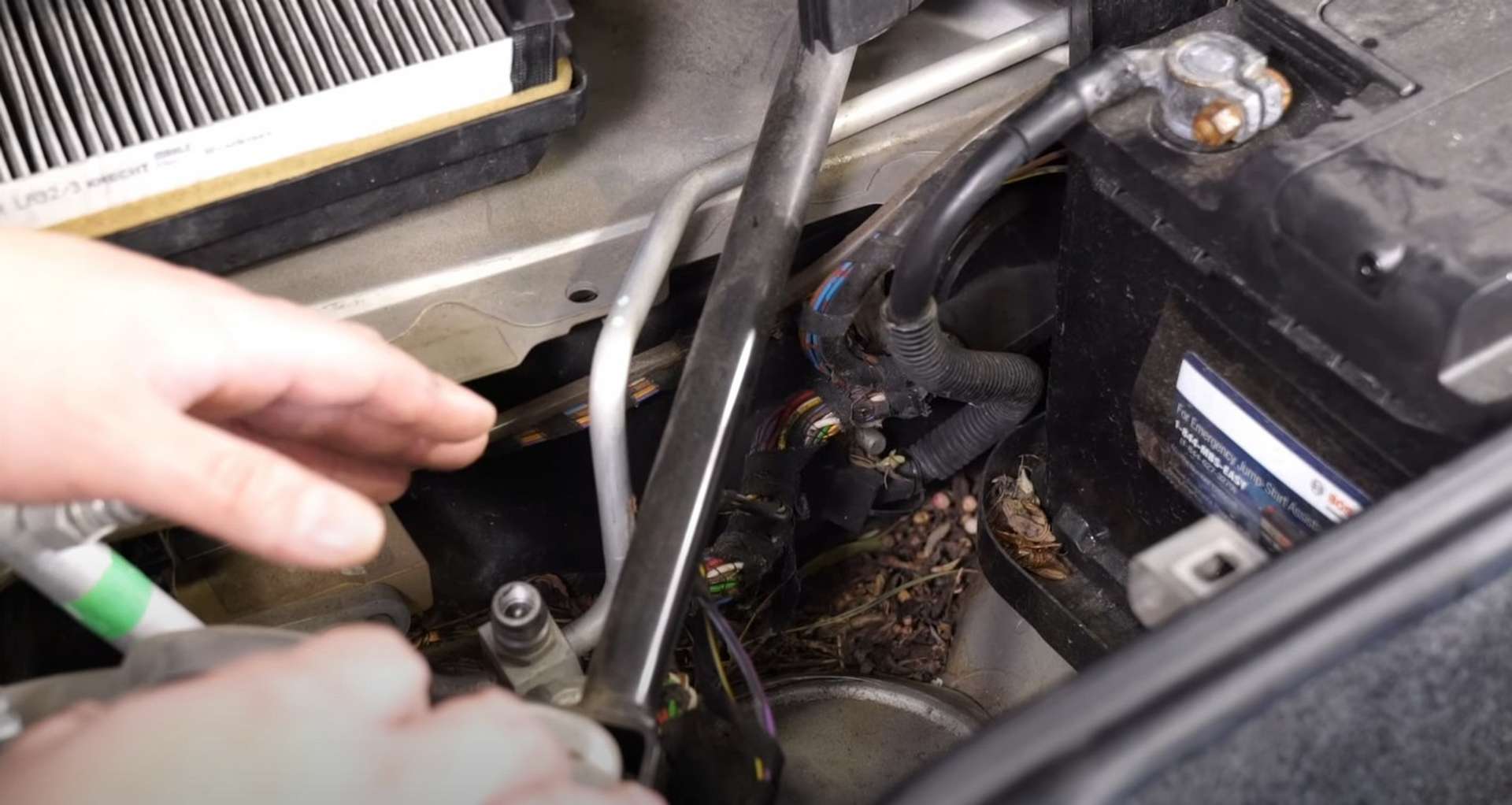 05-DIY-Porsche-996-Cabin-Filter_Replacing-Filter
